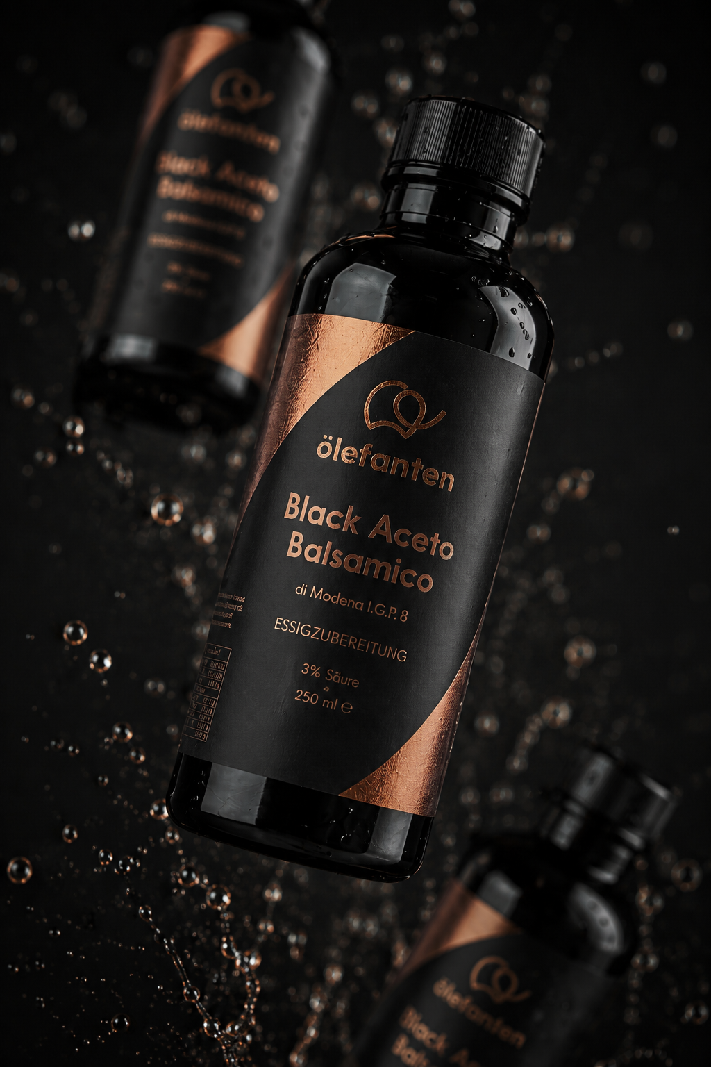 Black bottles of balsamic vinegar with black and copper labels, scattered on a dark surface with water droplets. Marcin Regucki, Projektowanie opakowan, branding, brand strategy, packaging design, brand design, projekt opakowania, Pictoo Studio