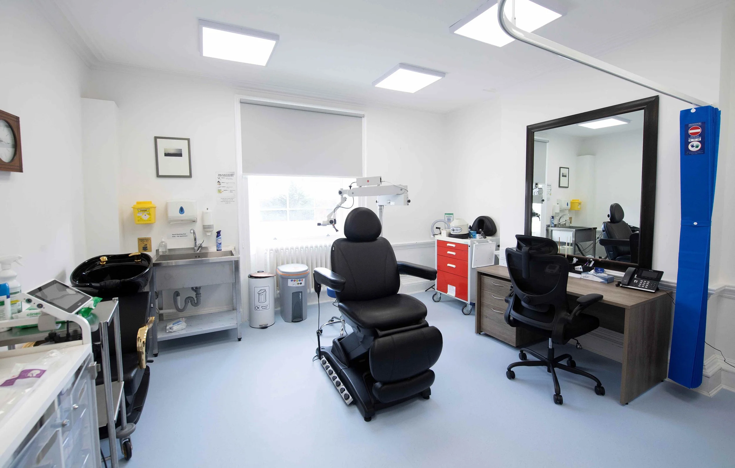Modern clinical procedure room at Chase Lodge Hospital, equipped for specialist gynaecological treatments
