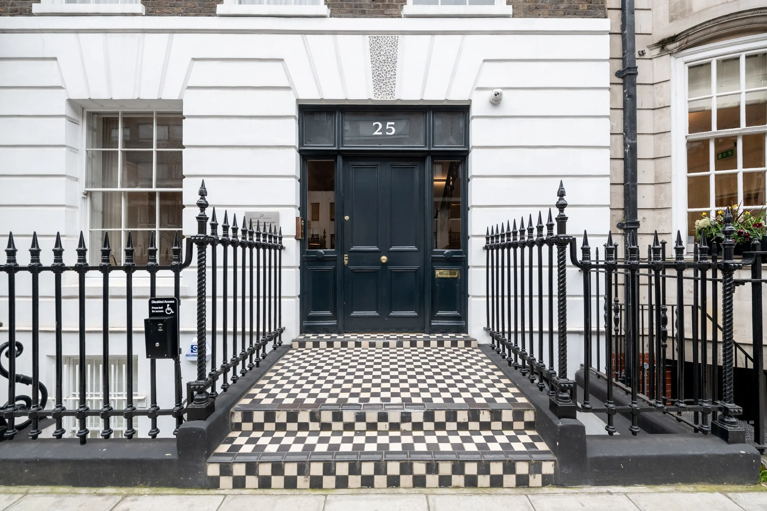 Front entrance of 25 Harley Street, London