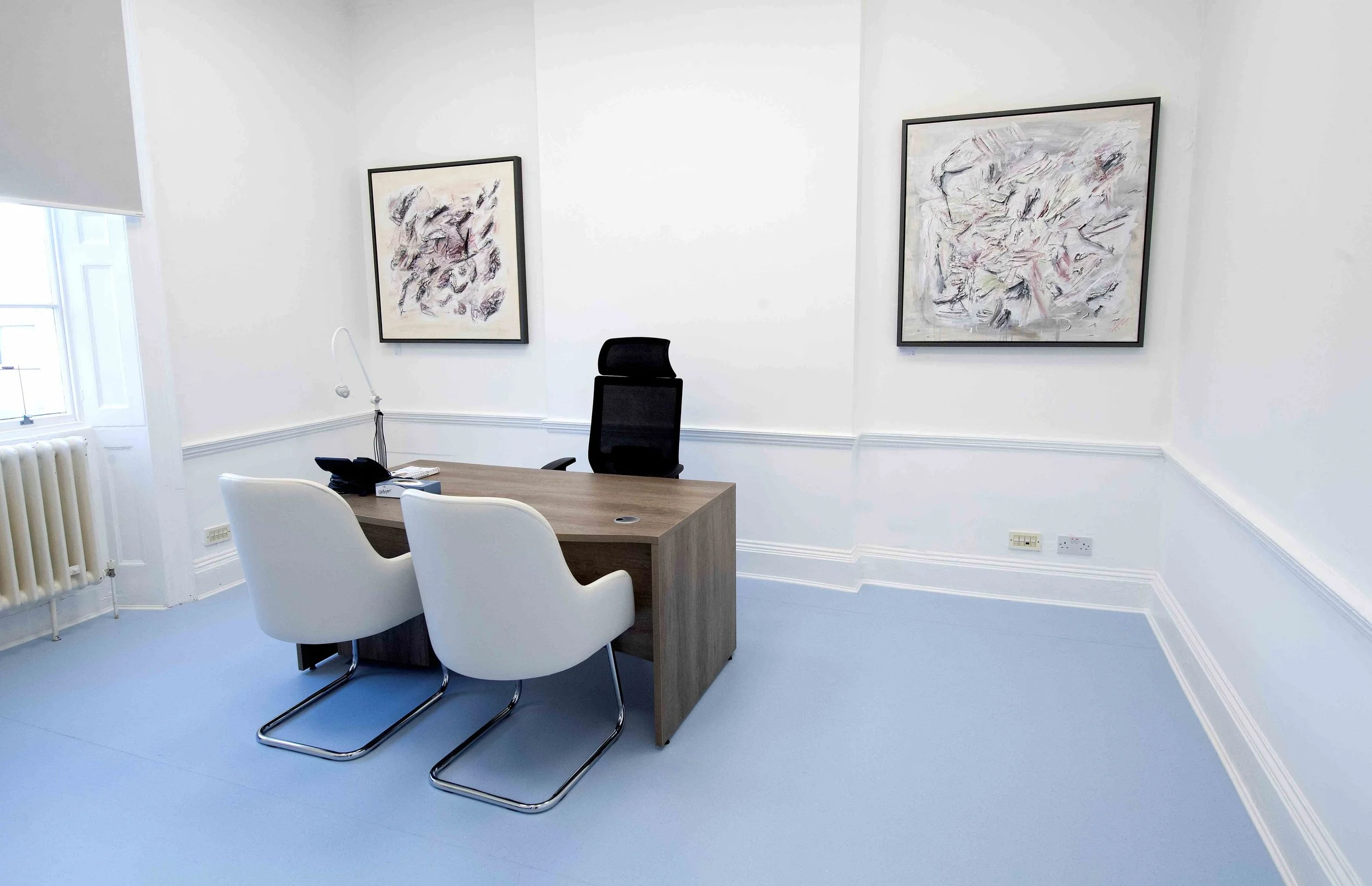 Private consultation room at Chase Lodge Hospital where Mr Nicholas Morris meets with patients for gynaecological assessments