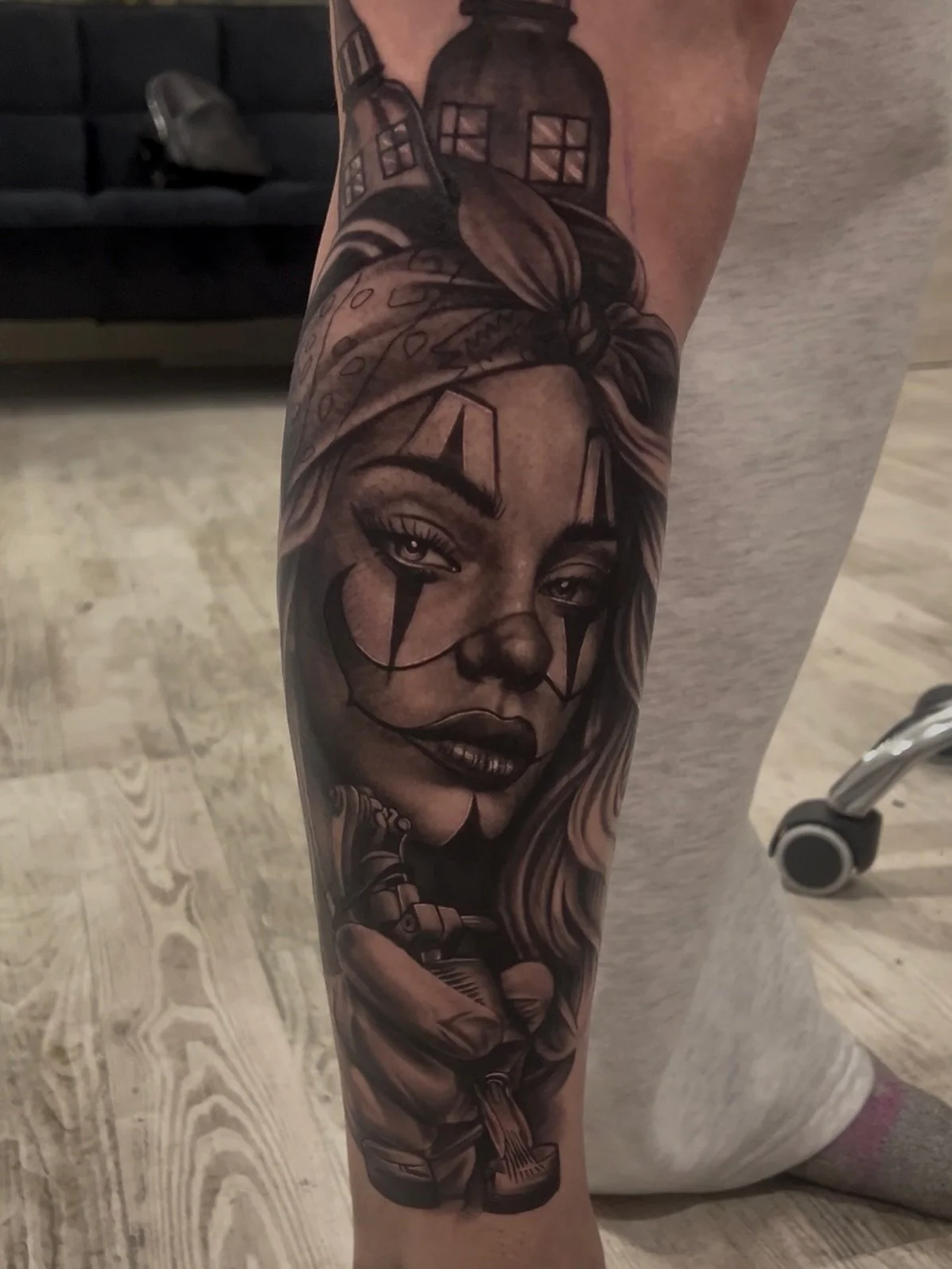 A few realistic pieces done by @dembicki.tattoos ✨
Drop us a message to book your next appointment 🩶