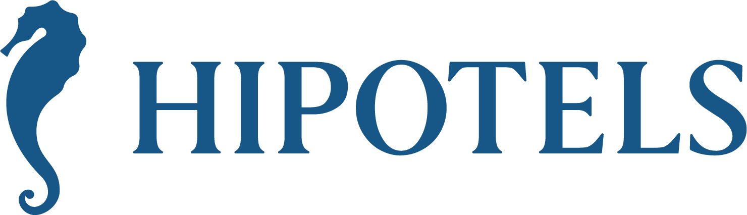 Logotipo del hotel Hipotels con un caballito de mar estilizado en azul a la izquierda.