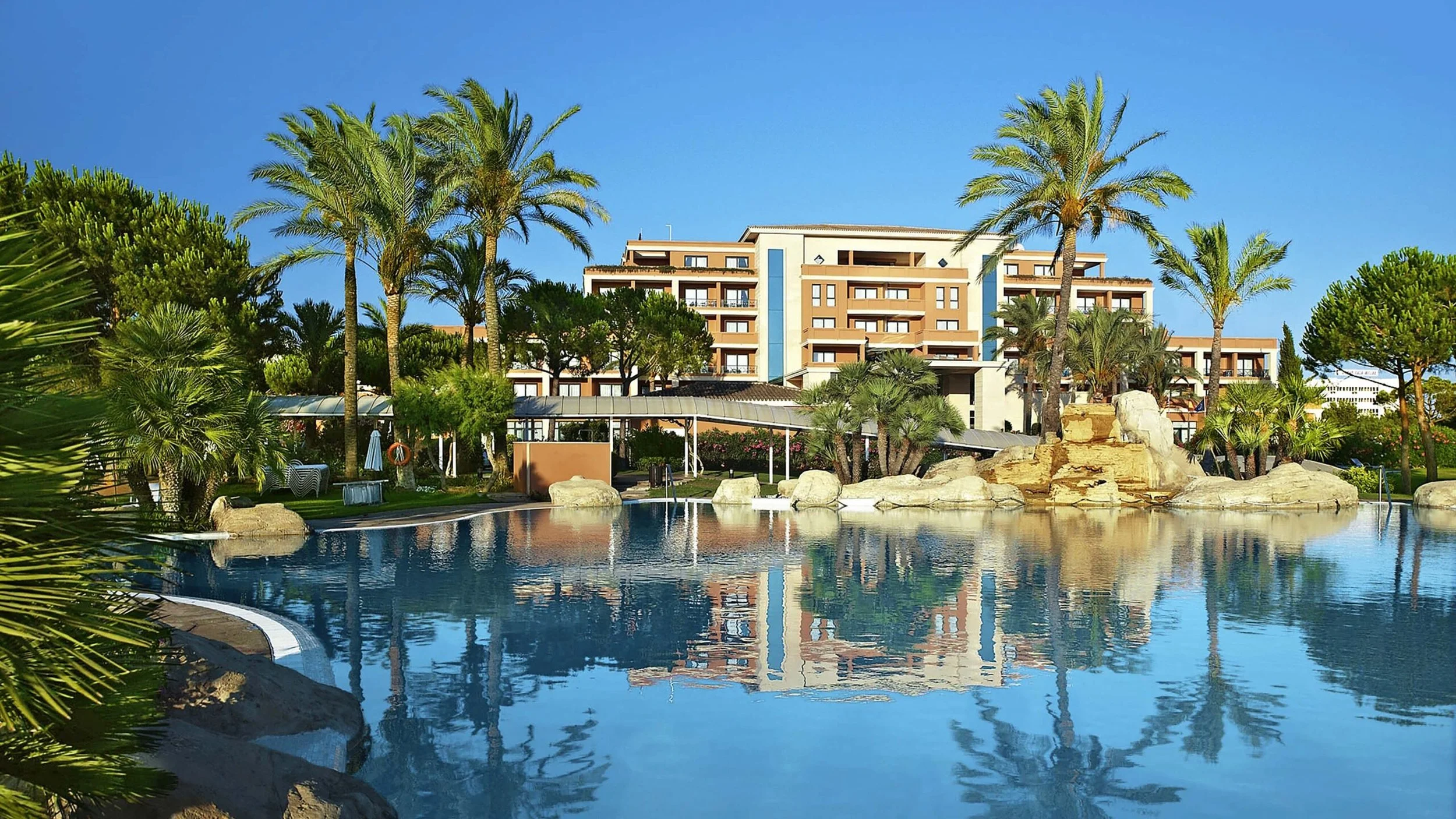 spanien-mallorca-hipotels-hipocampo-palace-pool-scaled-1.jpg