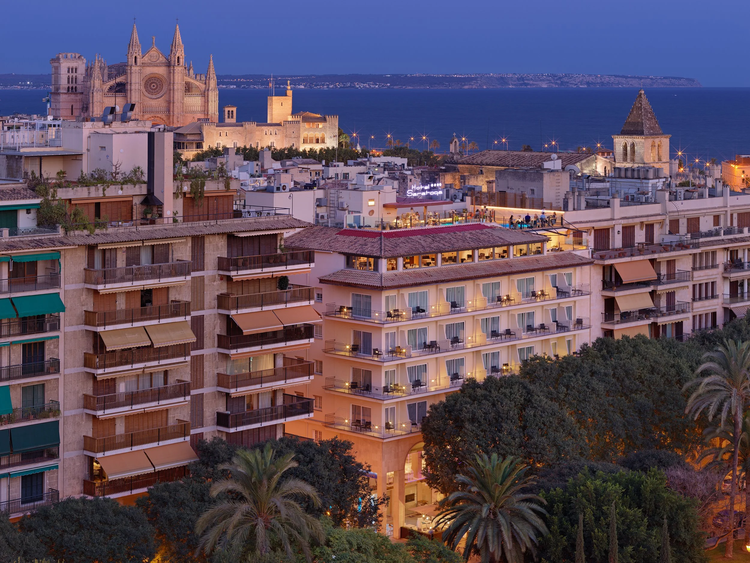 29-8-22 Hotel al anochecer.jpg