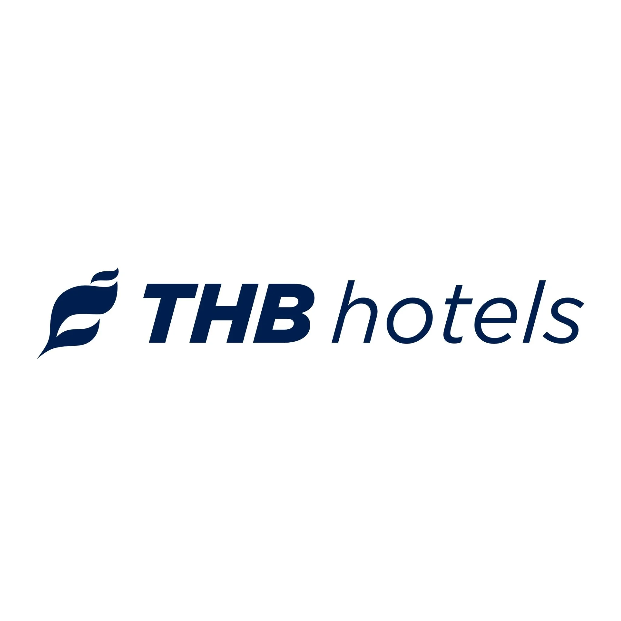 Logotipo de THB Hotels con tipografía en color azul y un ícono de llama estilizada.