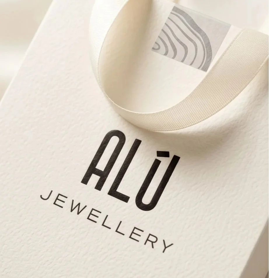 IMG-ALU+bag+close+up+logo.jpg
