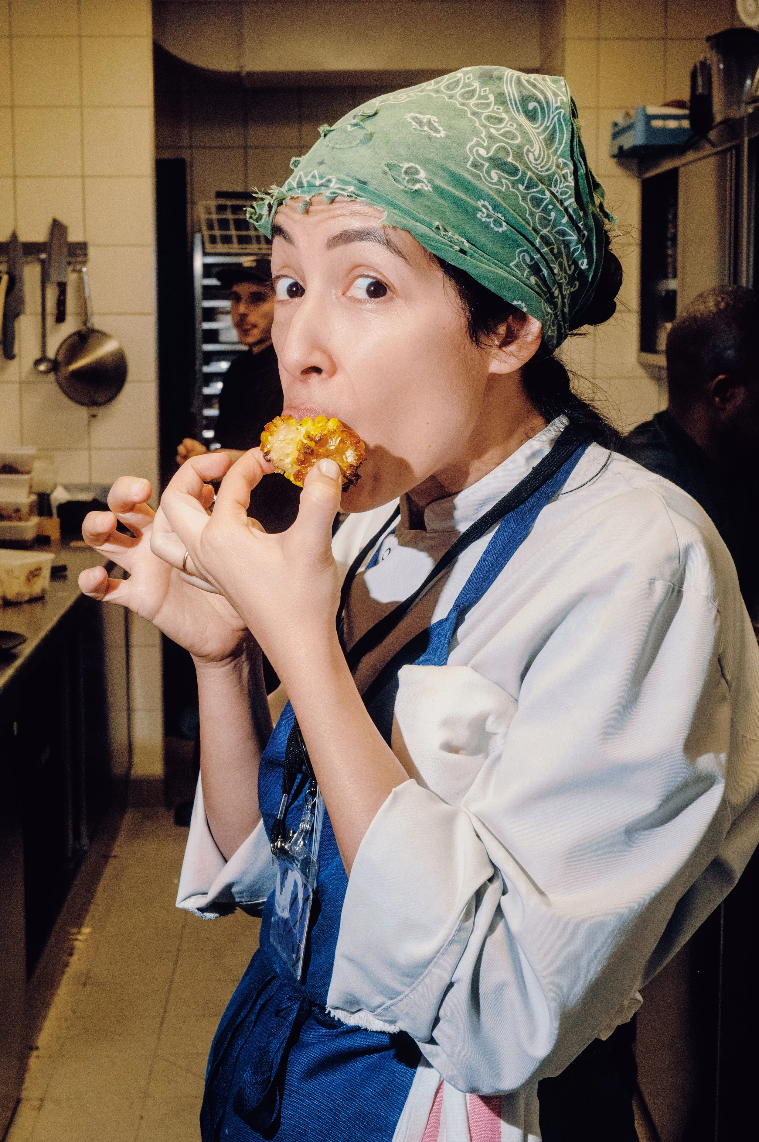 Mina Jordan, consultante en restauration, en cuisine professionnelle