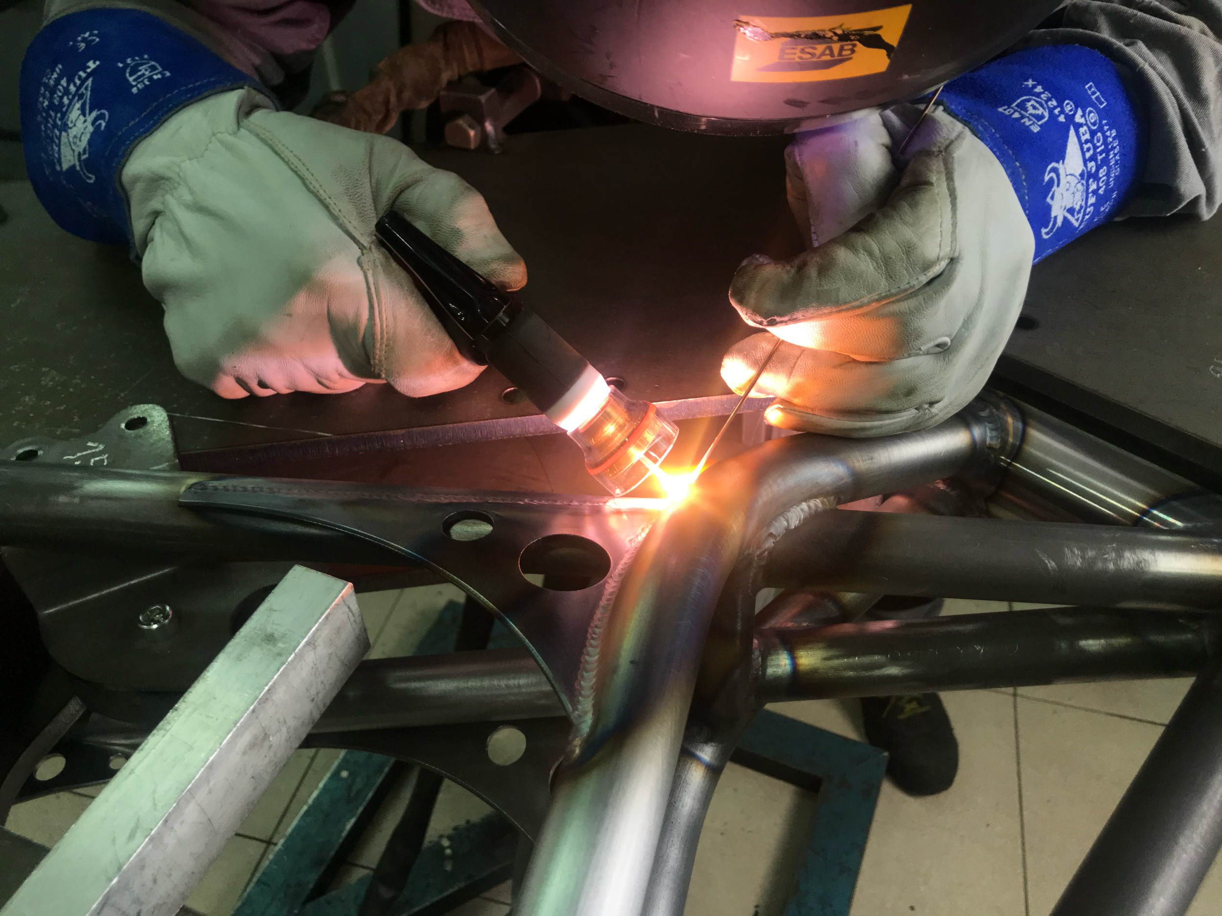 Soldadura artesanal del chasis de la Bultaco TSS 350