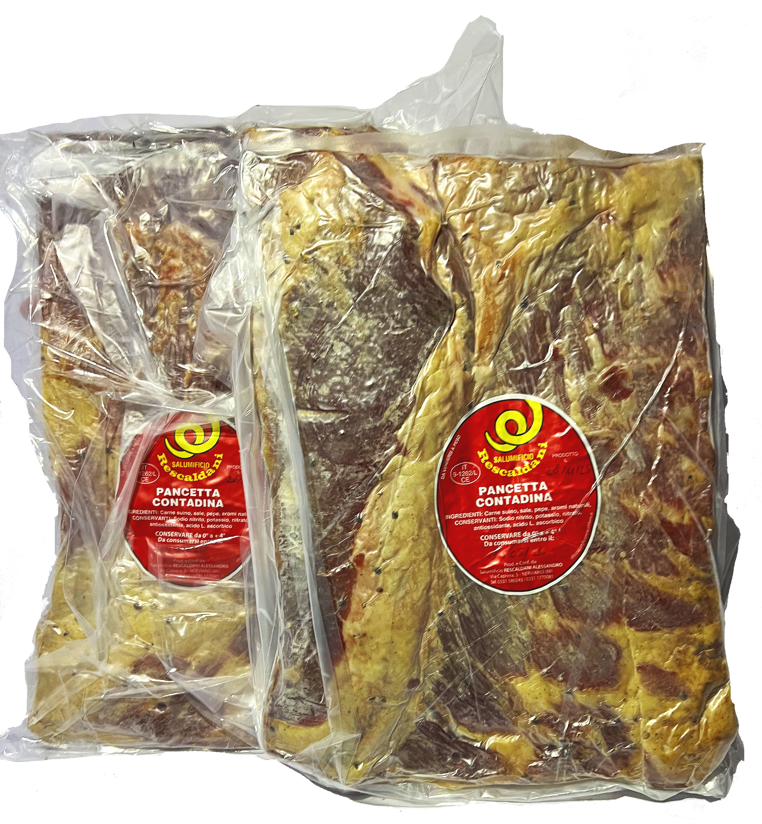 Salumi di pancetta contadina confezionati in sacchetti di plastica con etichette rosse e gialle