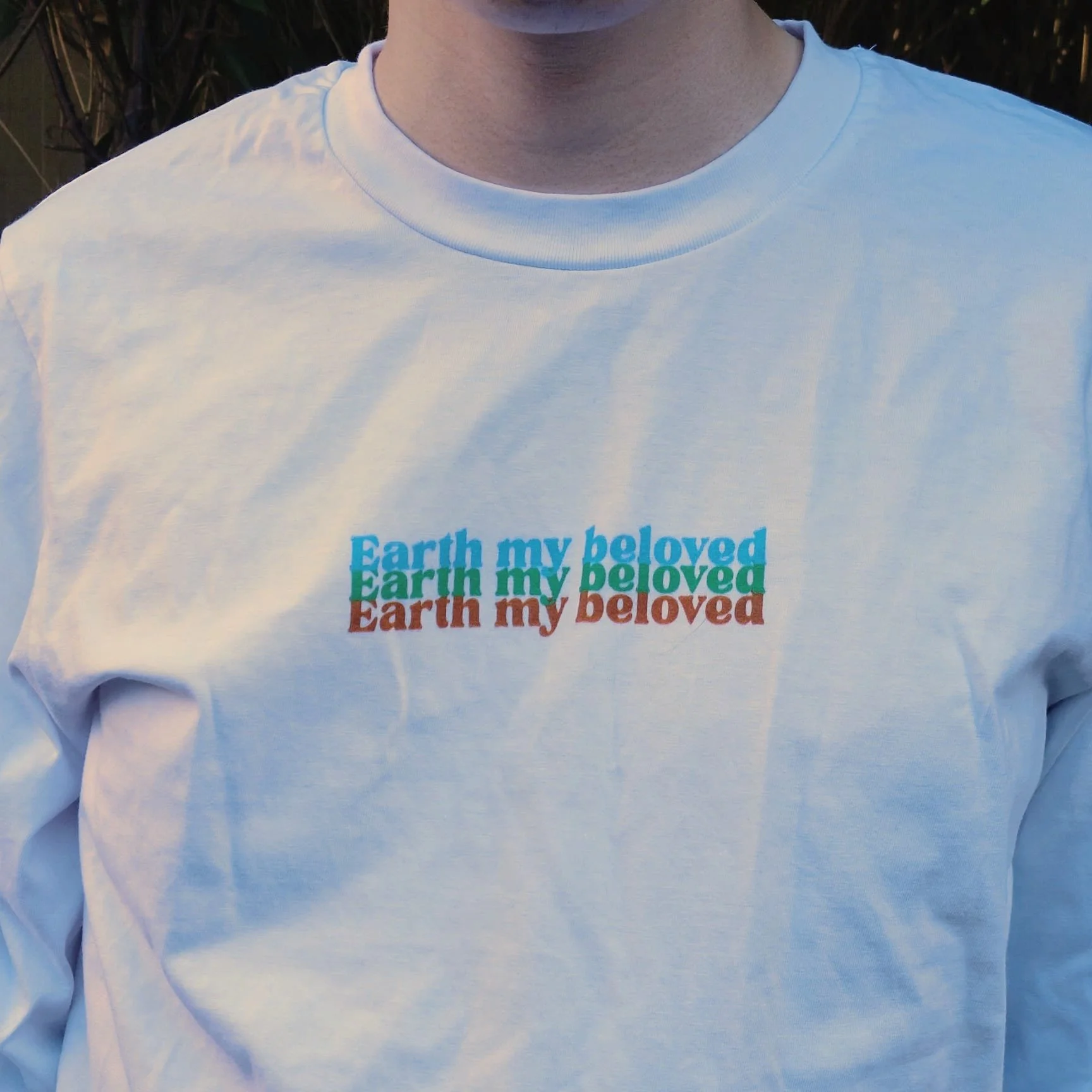 Earth is our home look after her 🌎💚

We have a long sleeve shirt to, for the colder days :)) goes wonderfully with one of our comfy hoodies fr 

#sustainableclothing #veganclothing #veganapparel #vegan #veganism