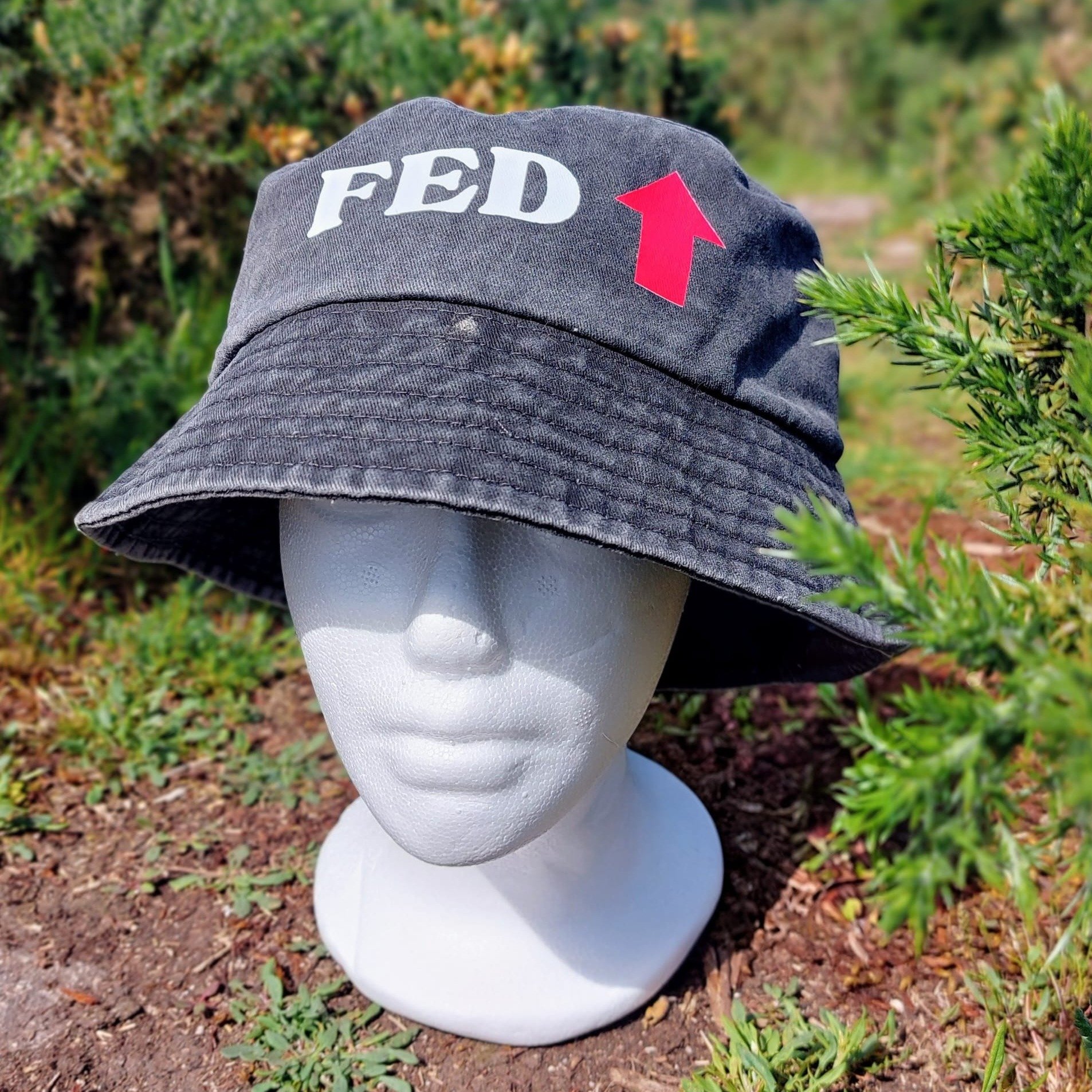 Sometimes you get very fed up with idots.
"plants feel pain to"
"but lions tho"
🙃

We have an epic faded bucket hat crafted with organic cotton. Printed using eco friendly inks. 🌎

#sustainableclothing #veganclothing #veganappar