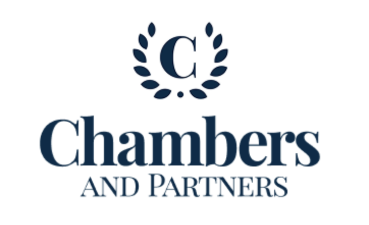 Logo de Chambers and Partners, avec un 'G' entouré de lauriers au sommet.