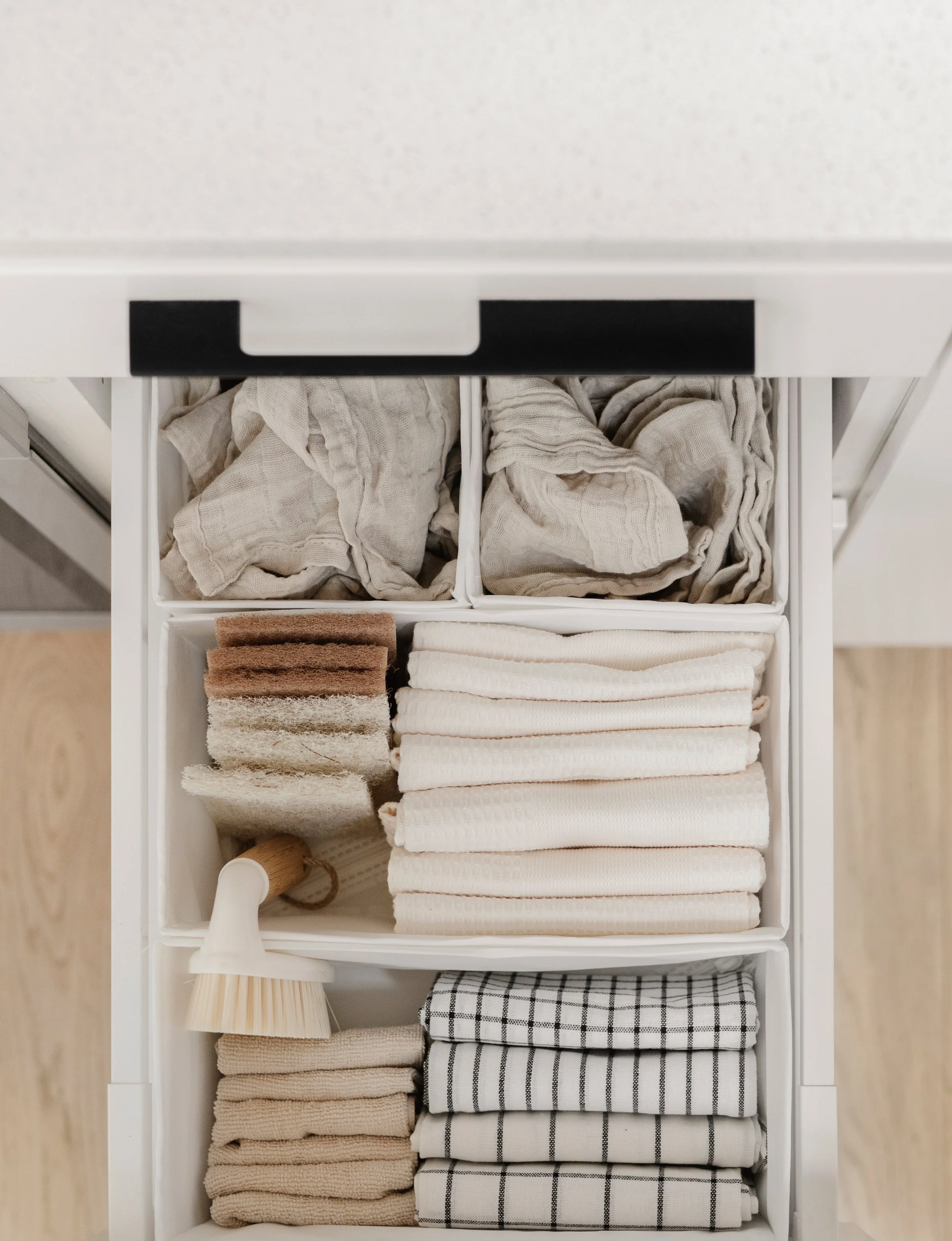 Article Feature: Apartment Therapy | 5 Things People with Organized Drawers Always Have, According to Pro Organizers