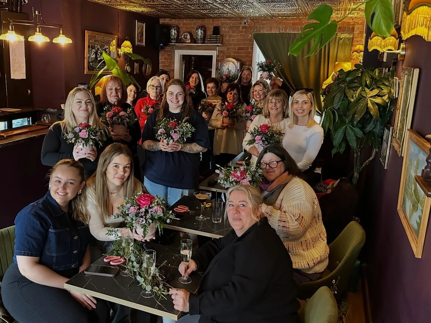 A few snaps from last Sunday&rsquo;s Mother&rsquo;s Day Floral Workshop at @comptons_cocktails 🍸🌷

Such a lovely morning spent with the nicest group of people &mdash; sipping cocktails &amp; mocktails while creating the most beautiful arrangements 