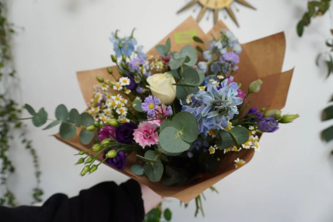 After 3 dreamy weeks in Thailand &amp; the Philippines 🌴, it feels so good to be back doing what I love!🩷

Thank you for such a busy first weekend back!!
Bouquets, a wedding &amp; a baby shower all to flower this week🤍

And there&rsquo;s LOTS comi