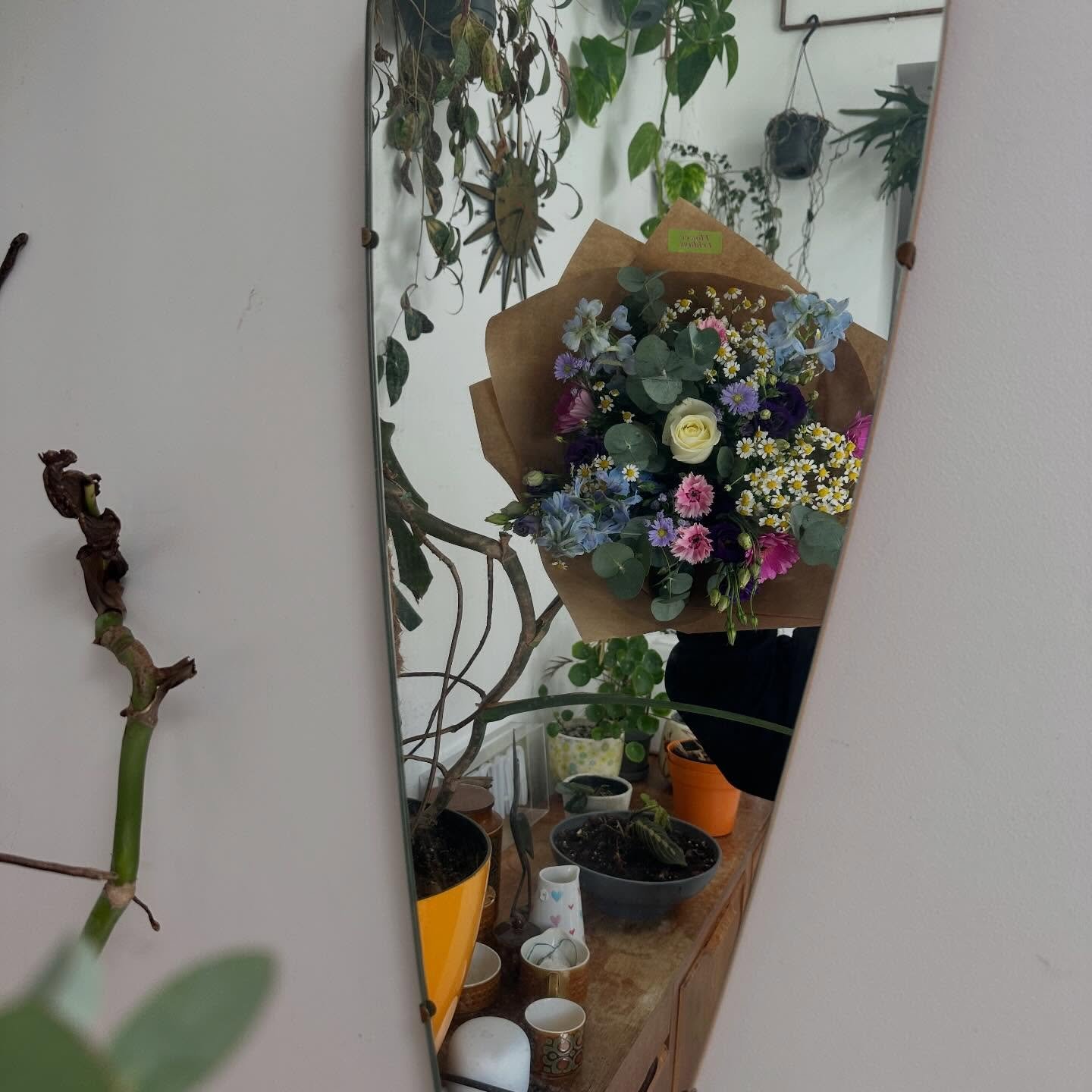 Busy, busy, busy! 🌸✨

This week is full of flower deliveries, wedding prep and Flower Fridays Club bouquets heading out the door!

If you&rsquo;ve been thinking about joining the Flower Fridays Club, there&rsquo;s still time 💕 Fresh seasonal flower