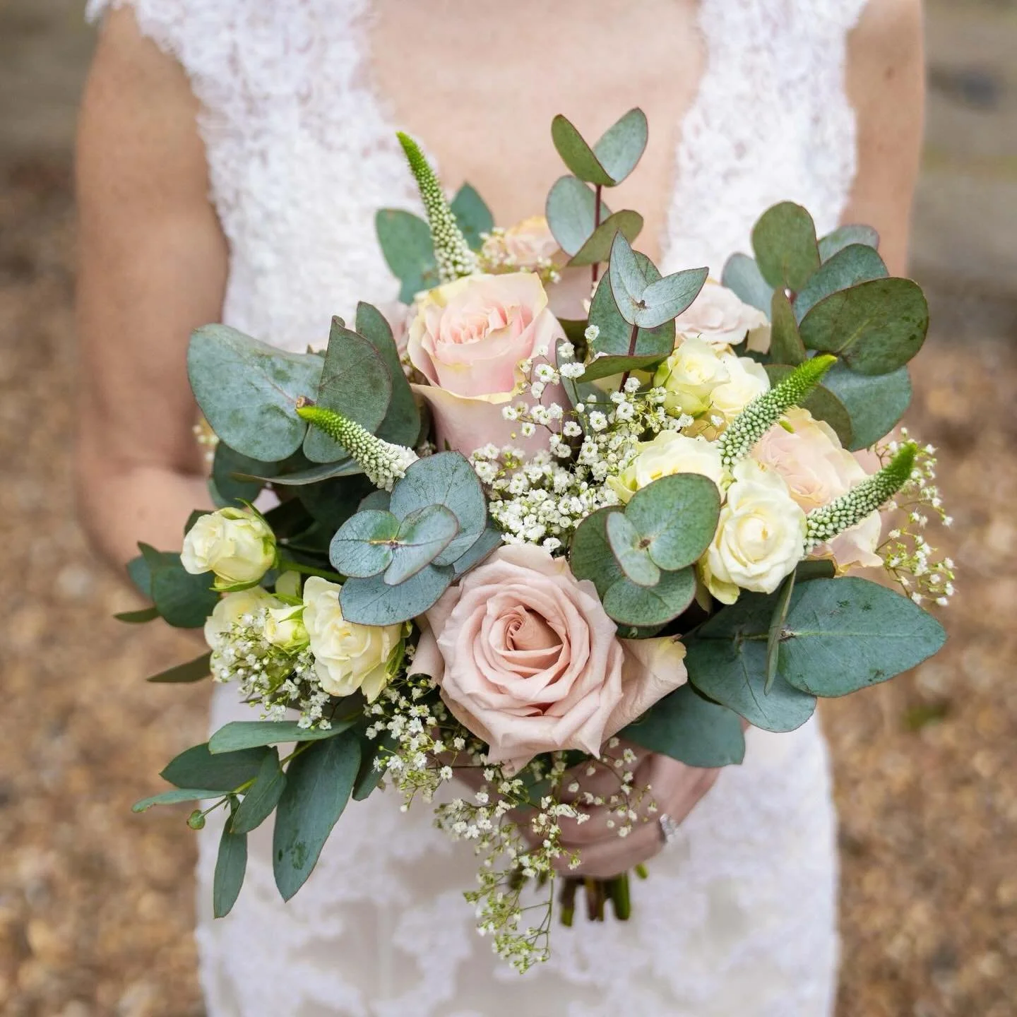 Soft blush tones, delicate textures and timeless roses
One of last week&rsquo;s bridal bouquets, created with love for a beautiful wedding day🤍

I still have a handful of dates left for 2026 weddings, and my 2027 diary is already filling up quickly.