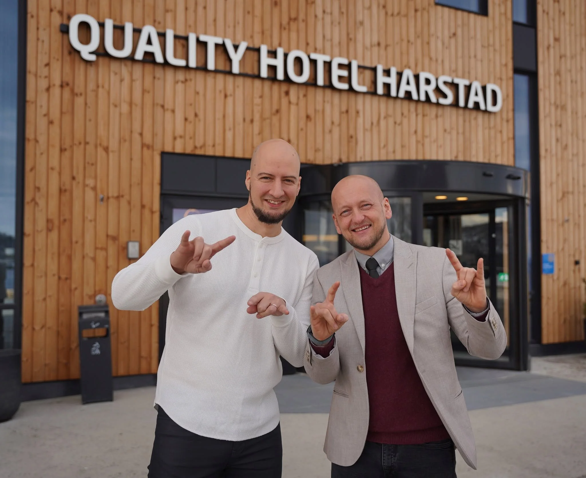 Hotell, camping, buss og parkering