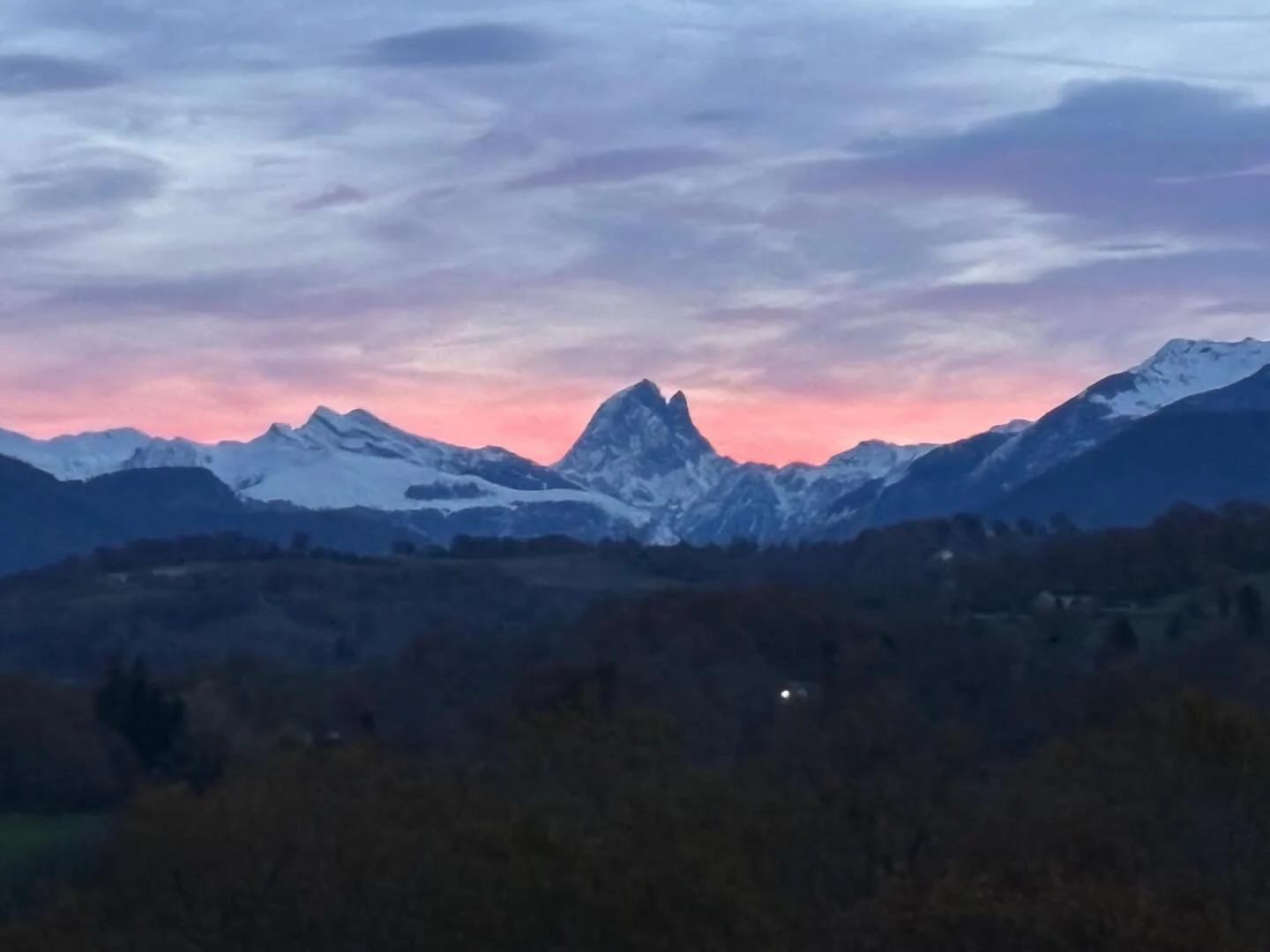The view from Clos de Gaye last night ❤️ 

#mountains #pyrenees #firstsnow #picdumididossau