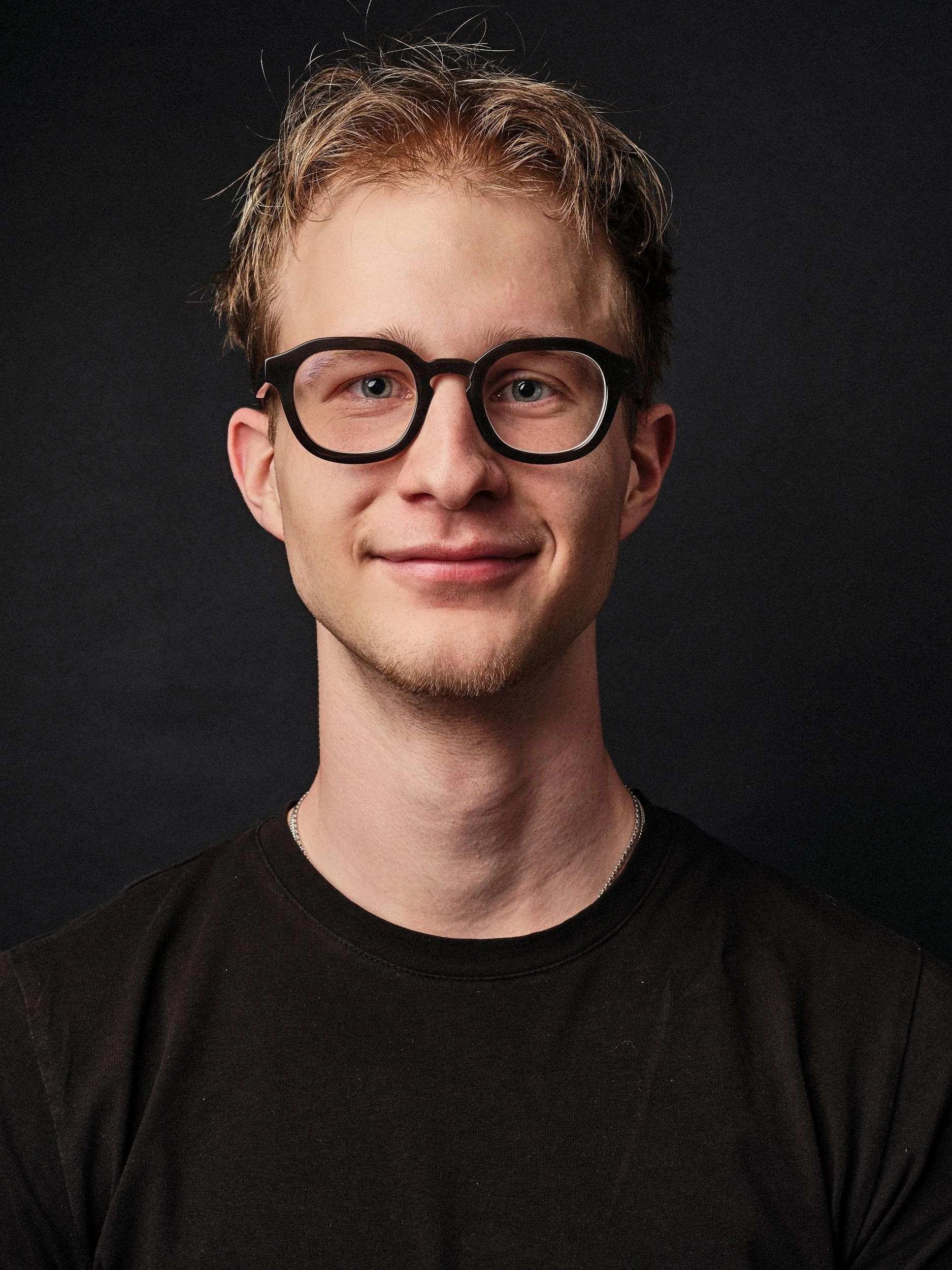 Portrait von Jonah Ming aus dem Team vom Brillenhaus Aarau.
