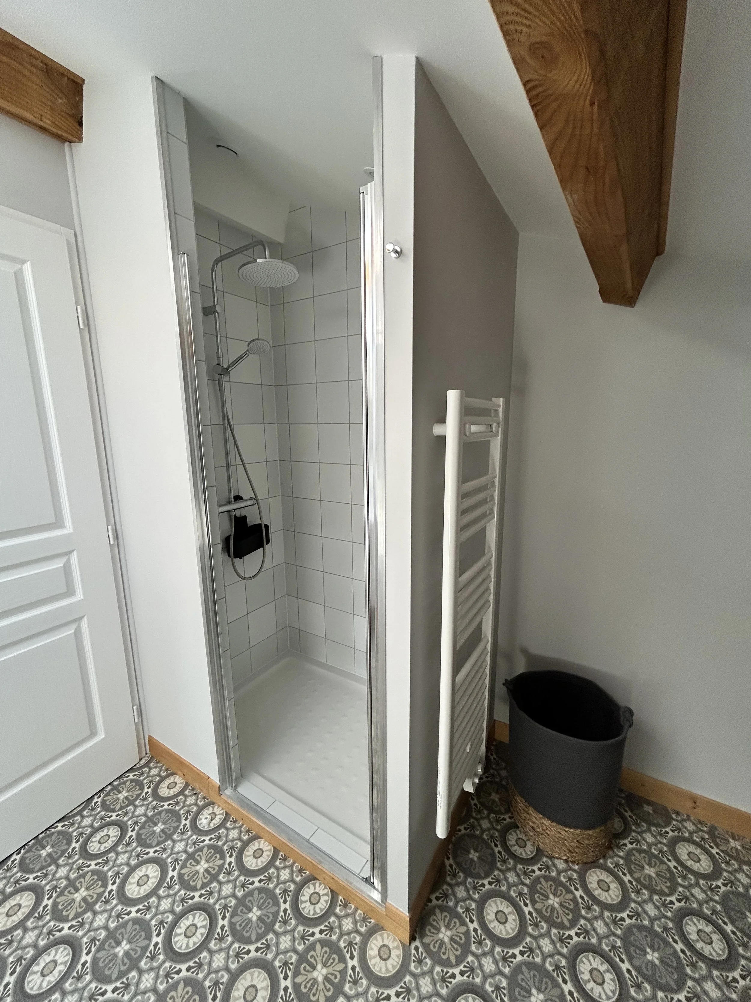 Family bedroom ensuite shower.jpeg