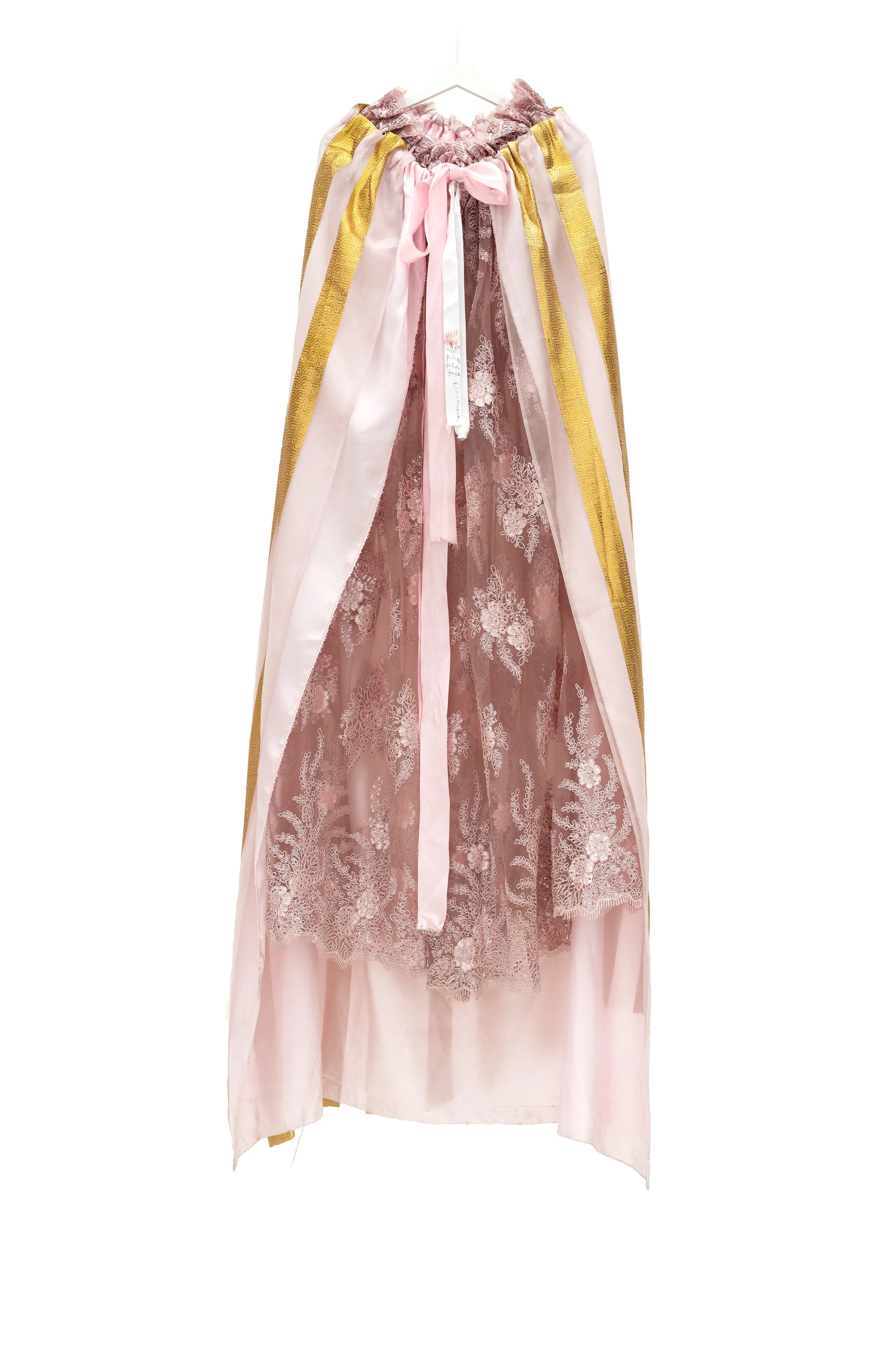 Cape rose et or, 2025, Les Saintes Maries de la Mer