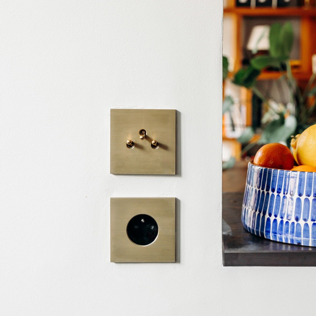 ✤ Place d&rsquo;Italie, Paris 13e
R&eacute;novation compl&egrave;te d&rsquo;un appartement

Les appareillages &eacute;lectriques

D&eacute;tail signature : appareillages @matiere_lumiere (fabrication fran&ccedil;aise) &mdash; pour une ligne pr&eacute