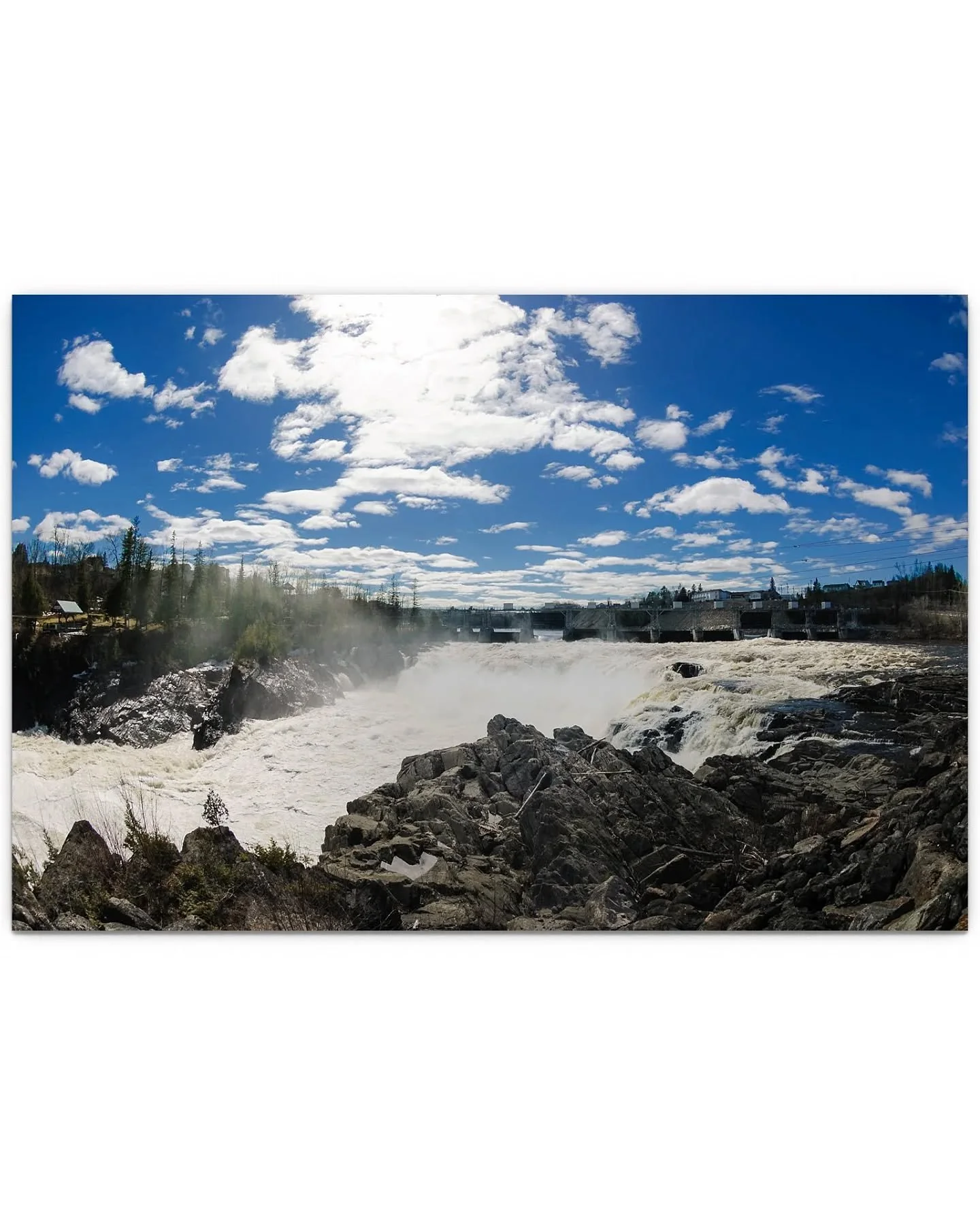 Grand Falls, New Brunswick 📍
Taken on the 21-year-old 6mp Nikon D50 with the 10.5mm fisheye 📷

#explorenb #landscapephotography #nikon