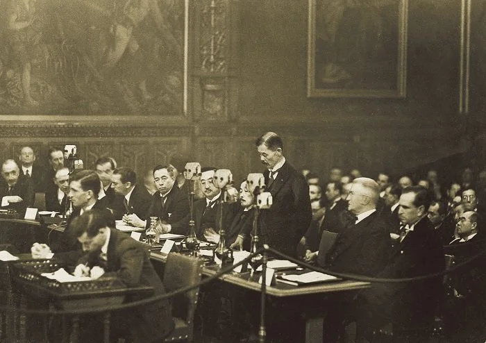 Reijiro_Wakatsuki_giving_a_speech_at_the_London_Naval_Conference.jpg