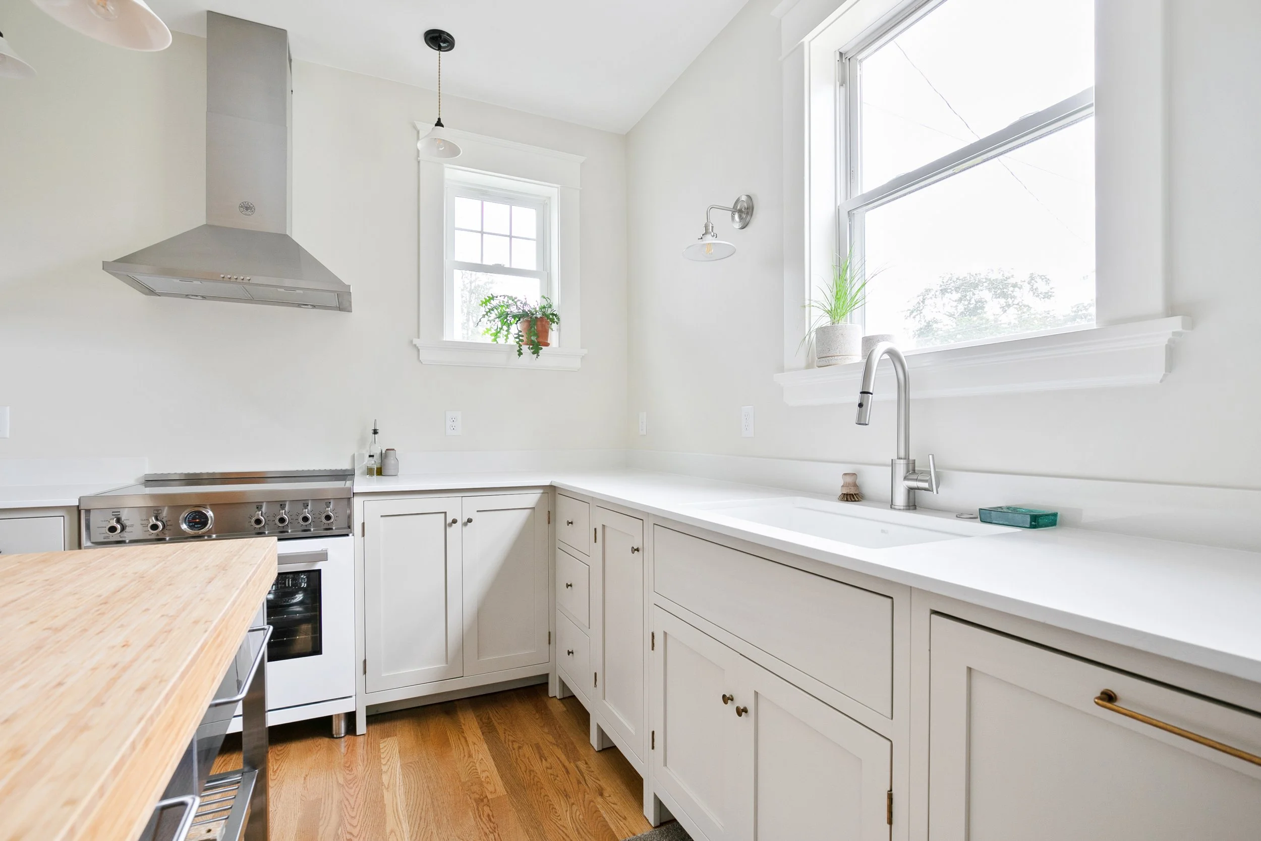 2704 Seminary Ave (7 of 29).jpg