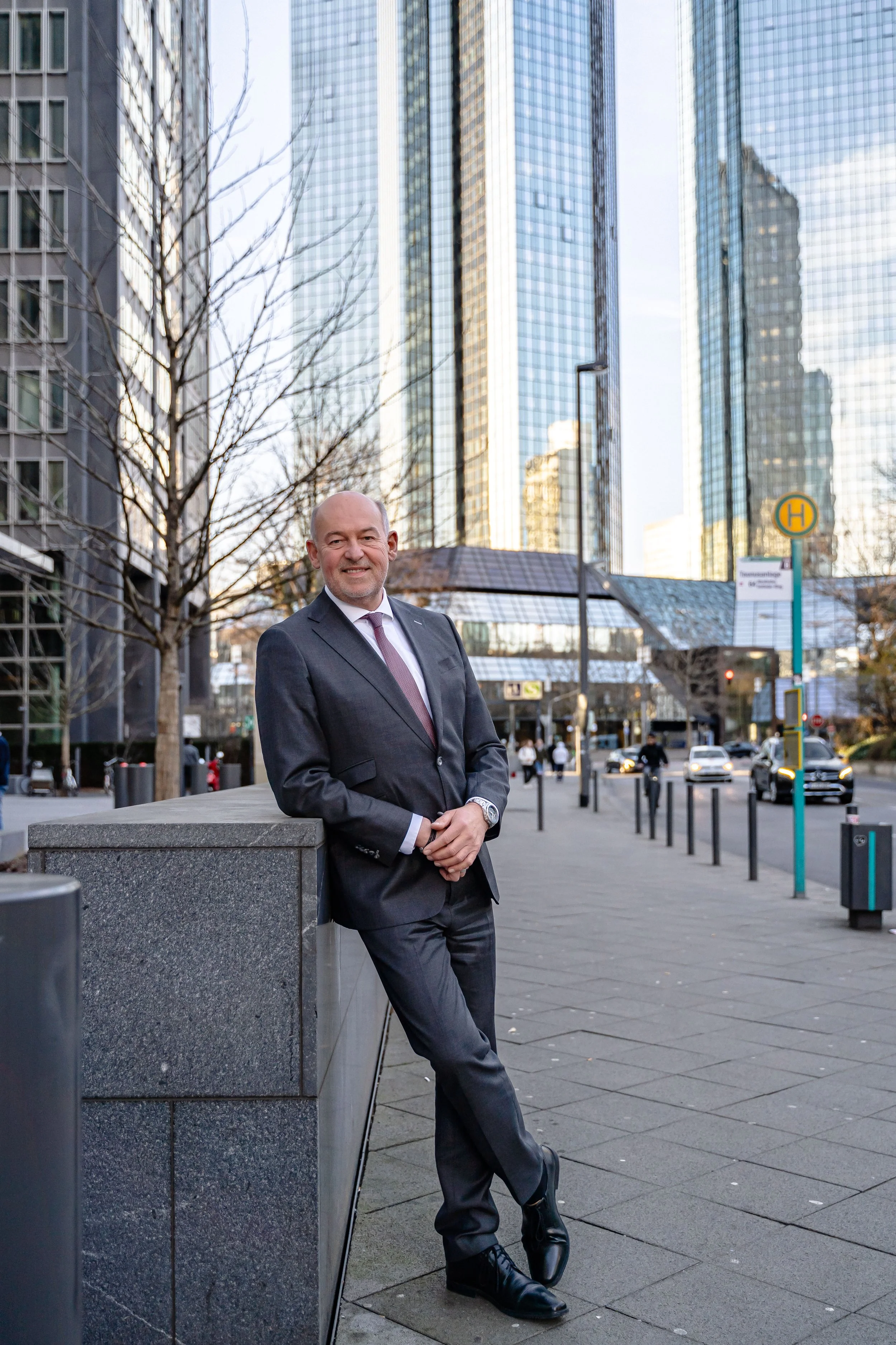 business-shooting-frankfurt-skyscrapers-location-1.jpg