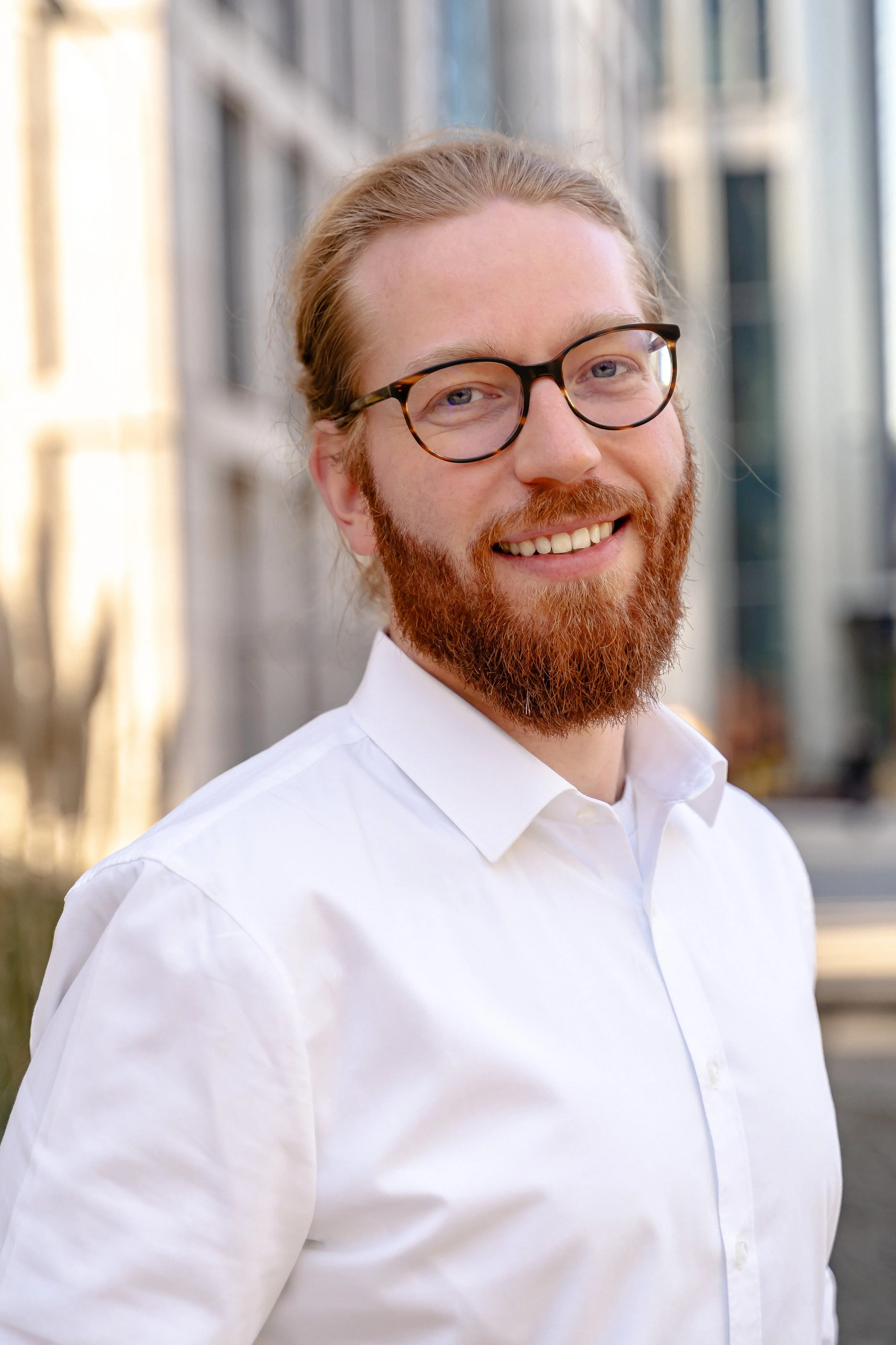 Professionelles Personal Branding Porträt für Experten an modernen Locations-1.jpg