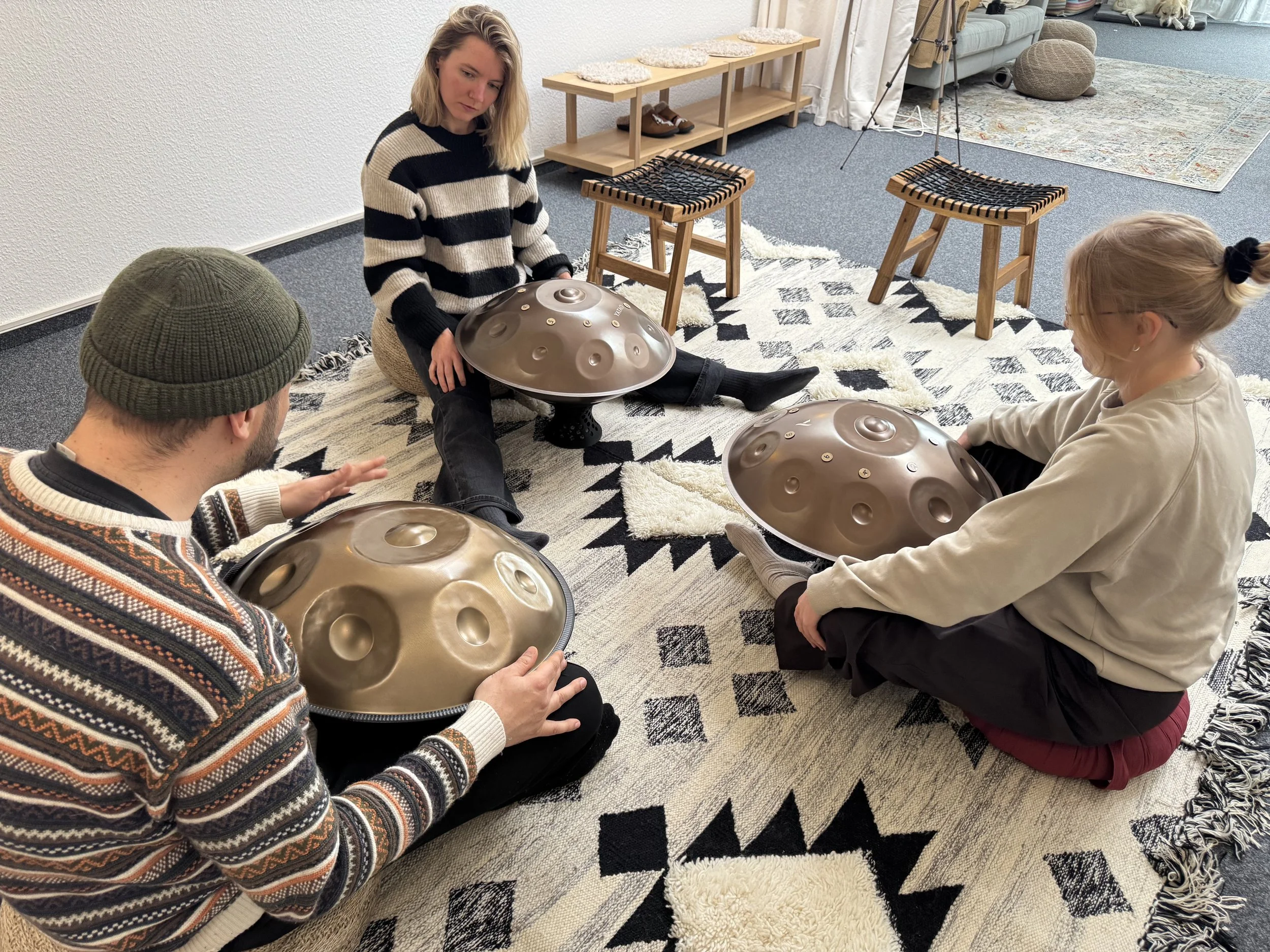 Handpan Workshops in Hannover, Handpan lernen für Anfänger und Fortgeschrittene in gemütlicher Atmosphäre. Jeden Monat ein Schnupperkurs und Themenworkshops für Fortgeschrittene.