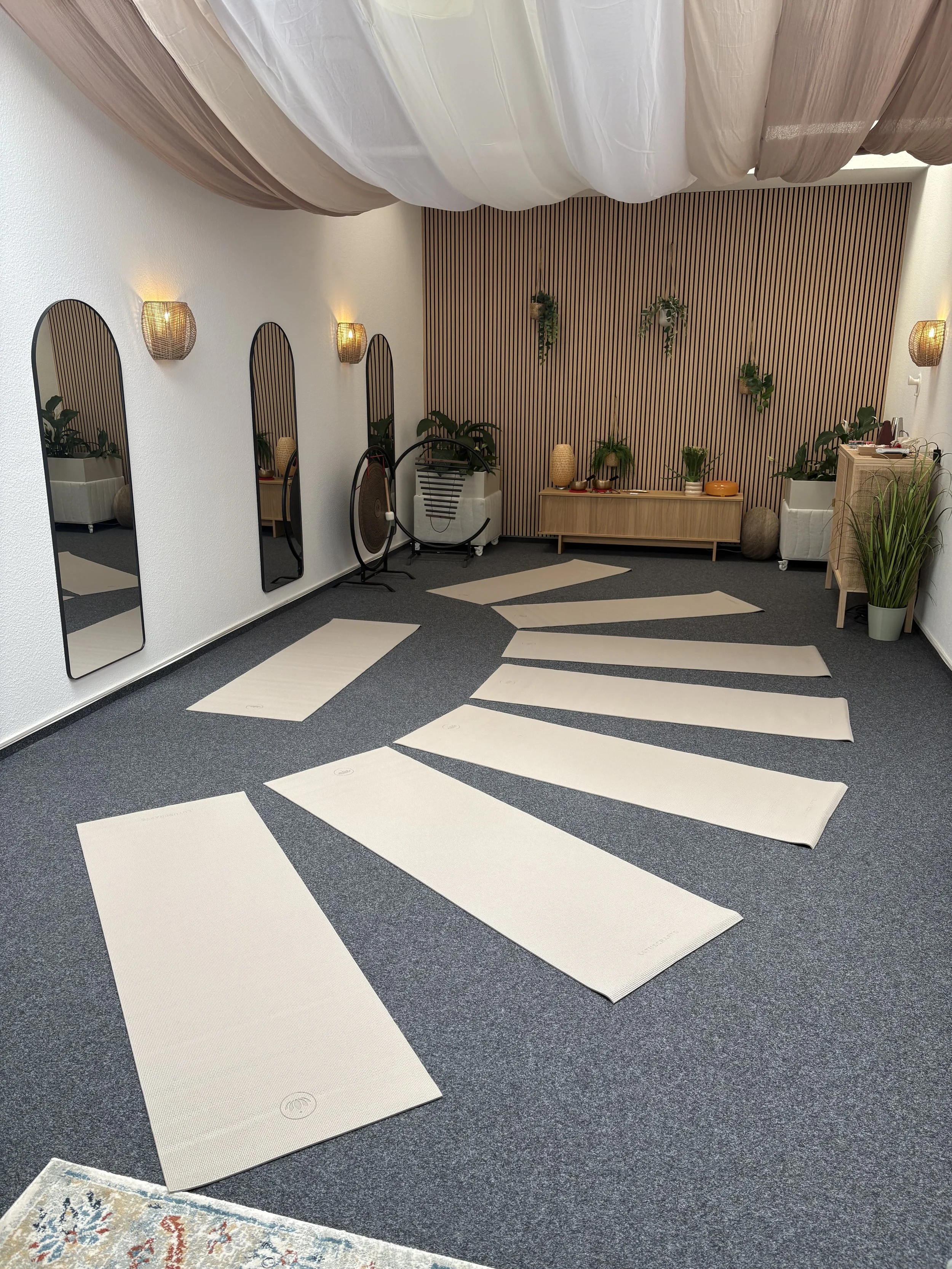 Yoga Hannover, Yoga Studio Hannover Südstadt, Yin Yoga Kurs Hannover, Yoga und Klang in Hannover, Yoga mit Handpan Hannover, Klangschalen und Gong Meditation Hannover, Liegekonzerte und Klangbäder in Hannover