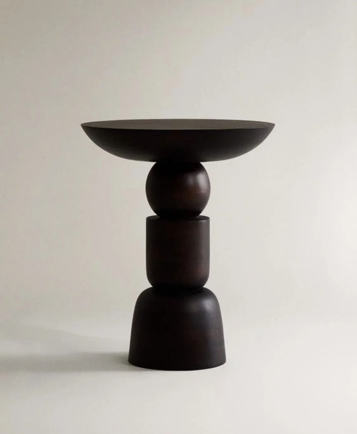 Table d'appoint en bois - base géométrique