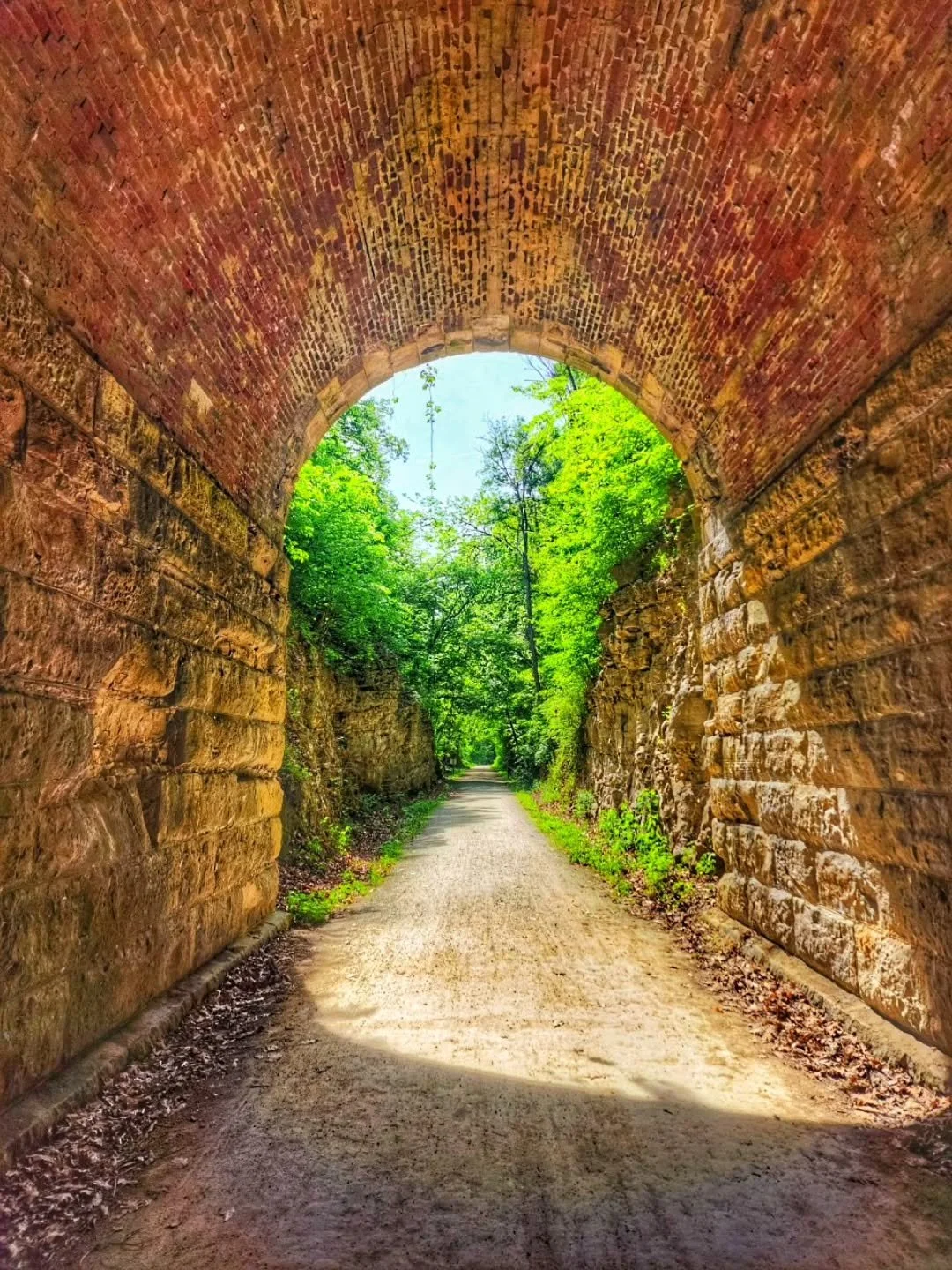 🚂 Katy Trail - Rocheport Tunnel

#railroad #tunnel #rocheportmo #kaitytrail #historic
