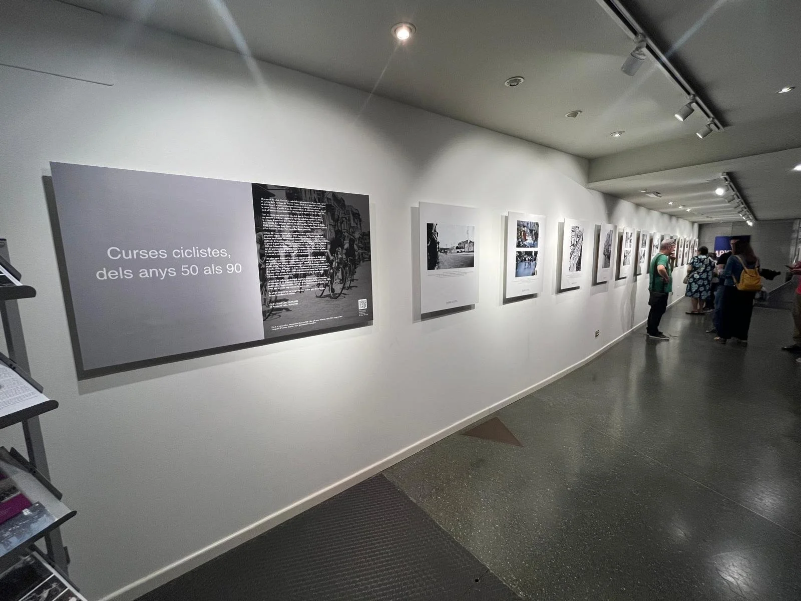 Inaugurada l’exposició fotogràfica de l’Arxiu Municipal de Granollers, ‘Curses ciclistes, dels anys 50 als 90’.
