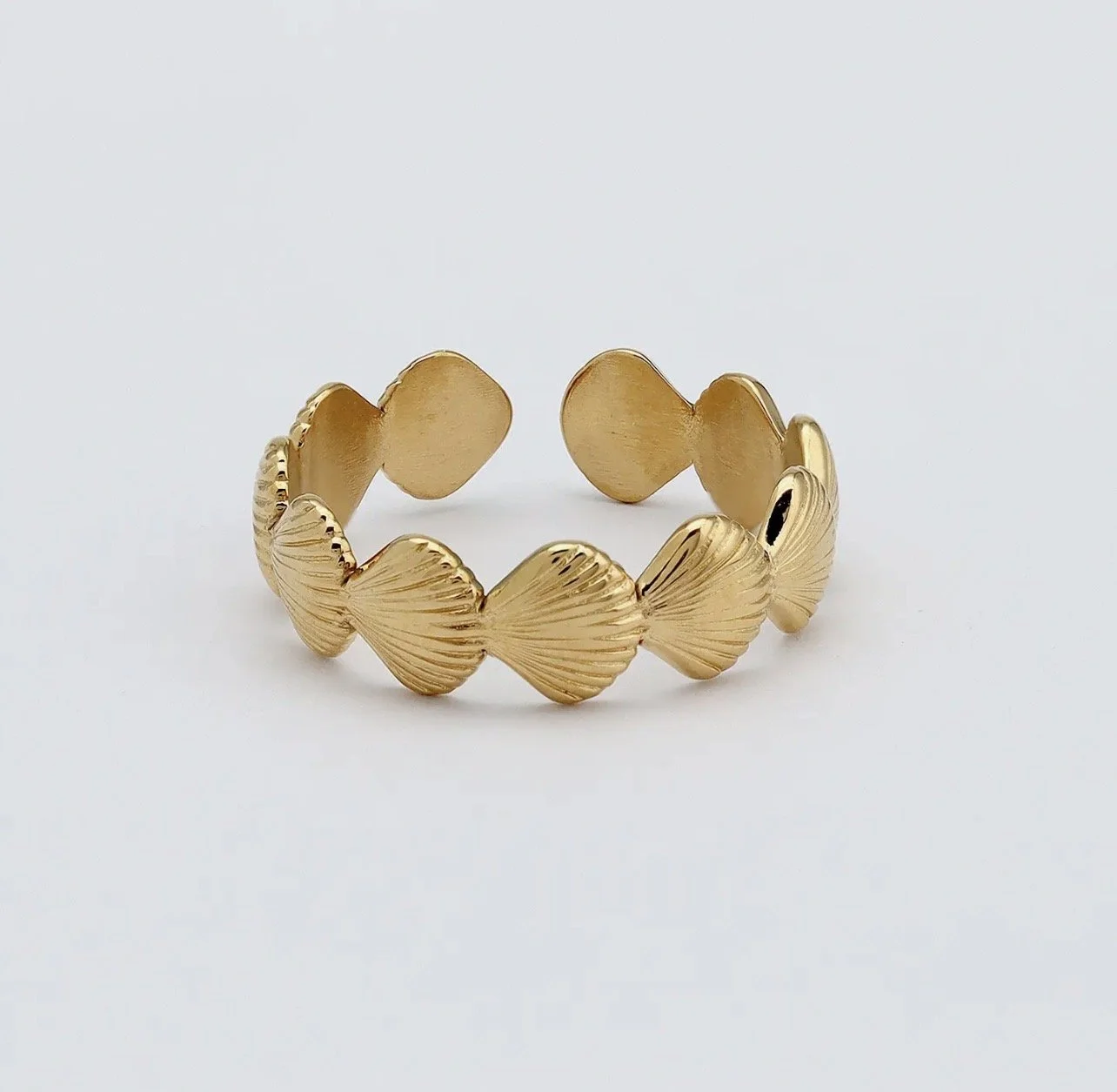 Ocean treasure seashell gold ring