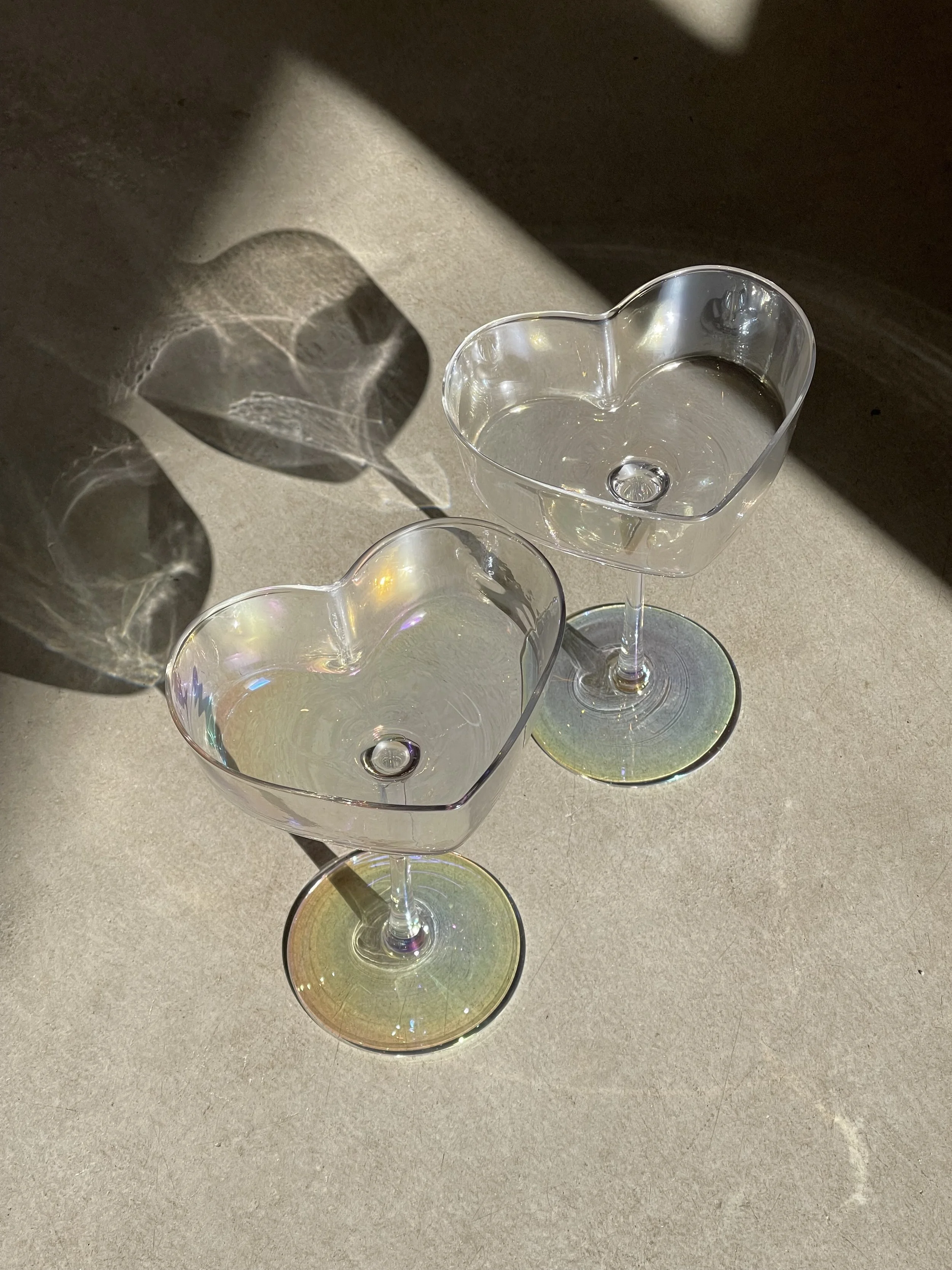 Heart shaped cocktail / champagne coupes with pearly iridescent finish. Perfect for dopamine decor, girly nights or cute tableware. Available in Ruby's Designs Giftshop in Looe, Cornwall.