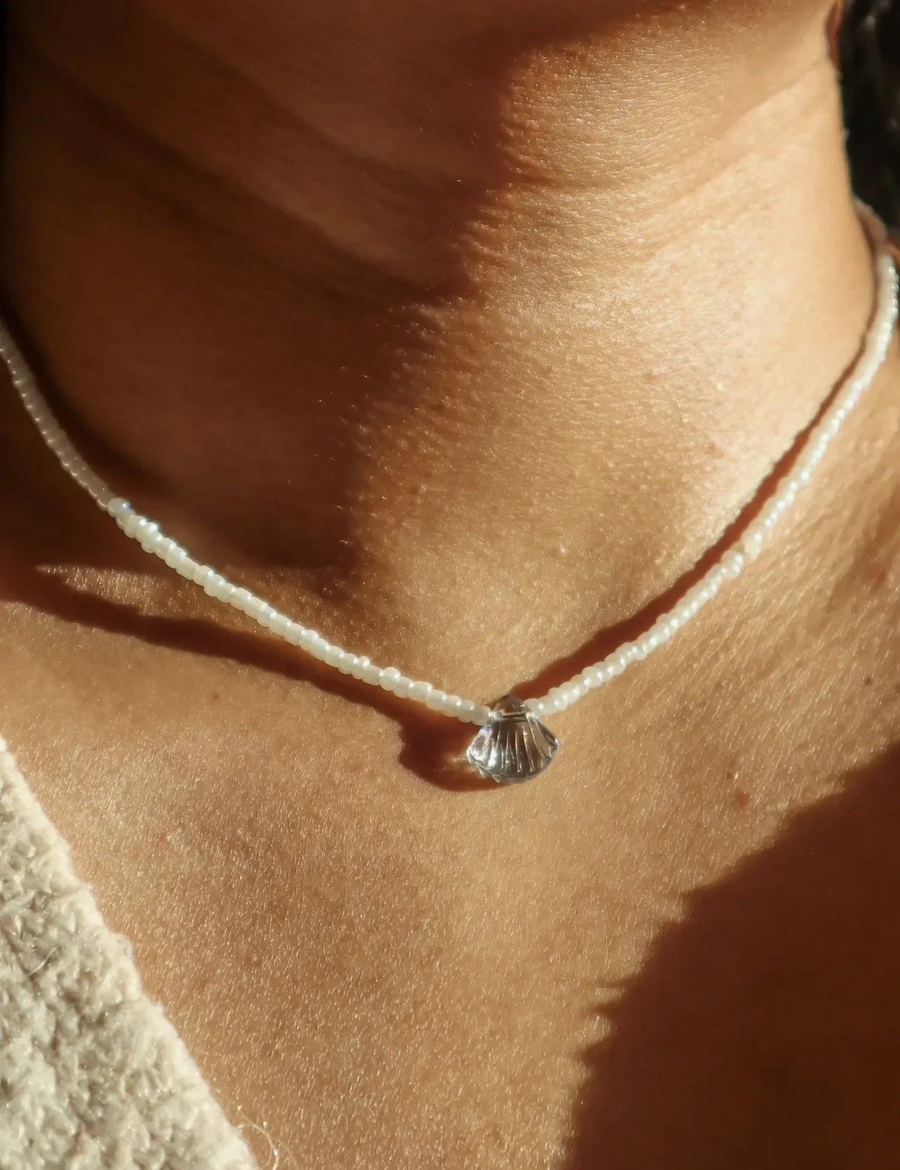 Pearly white crystal bay shell necklace