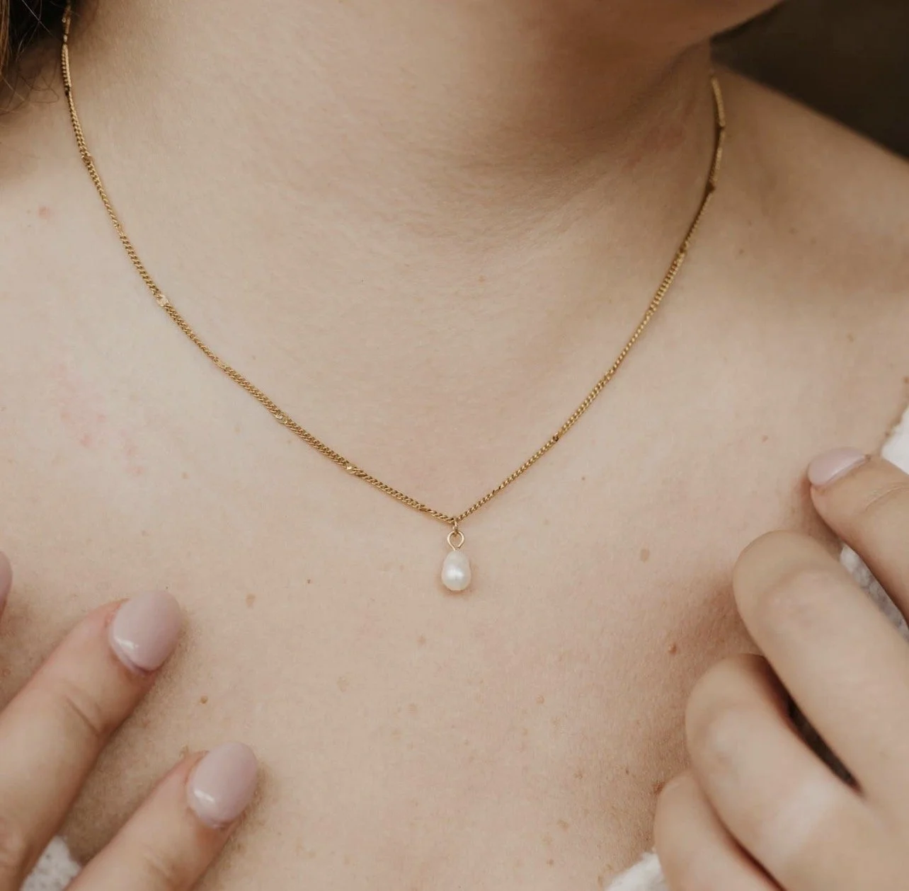 Dainty Pearl drop gold necklace
