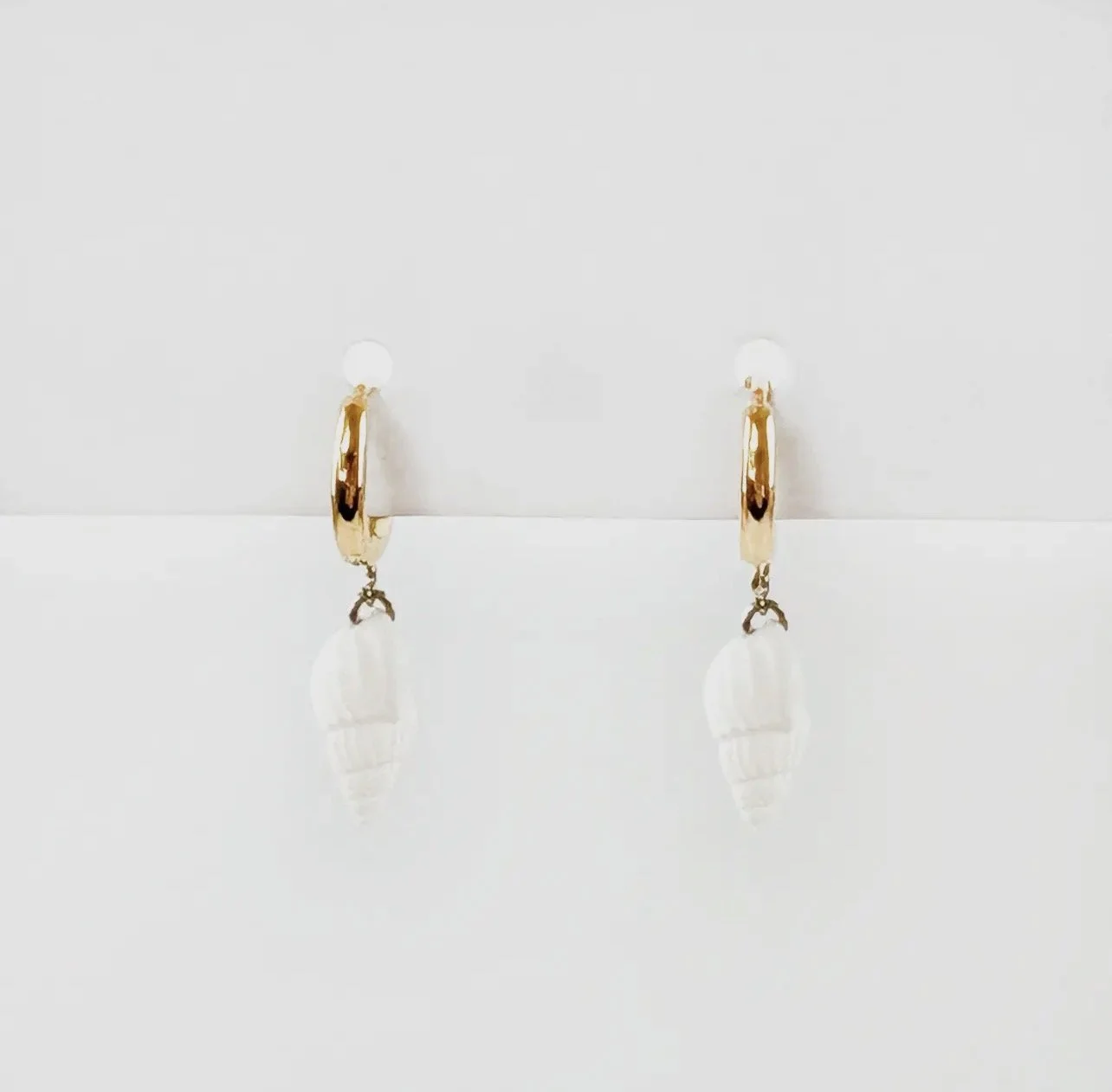 Dainty shell huggie hoop earrings