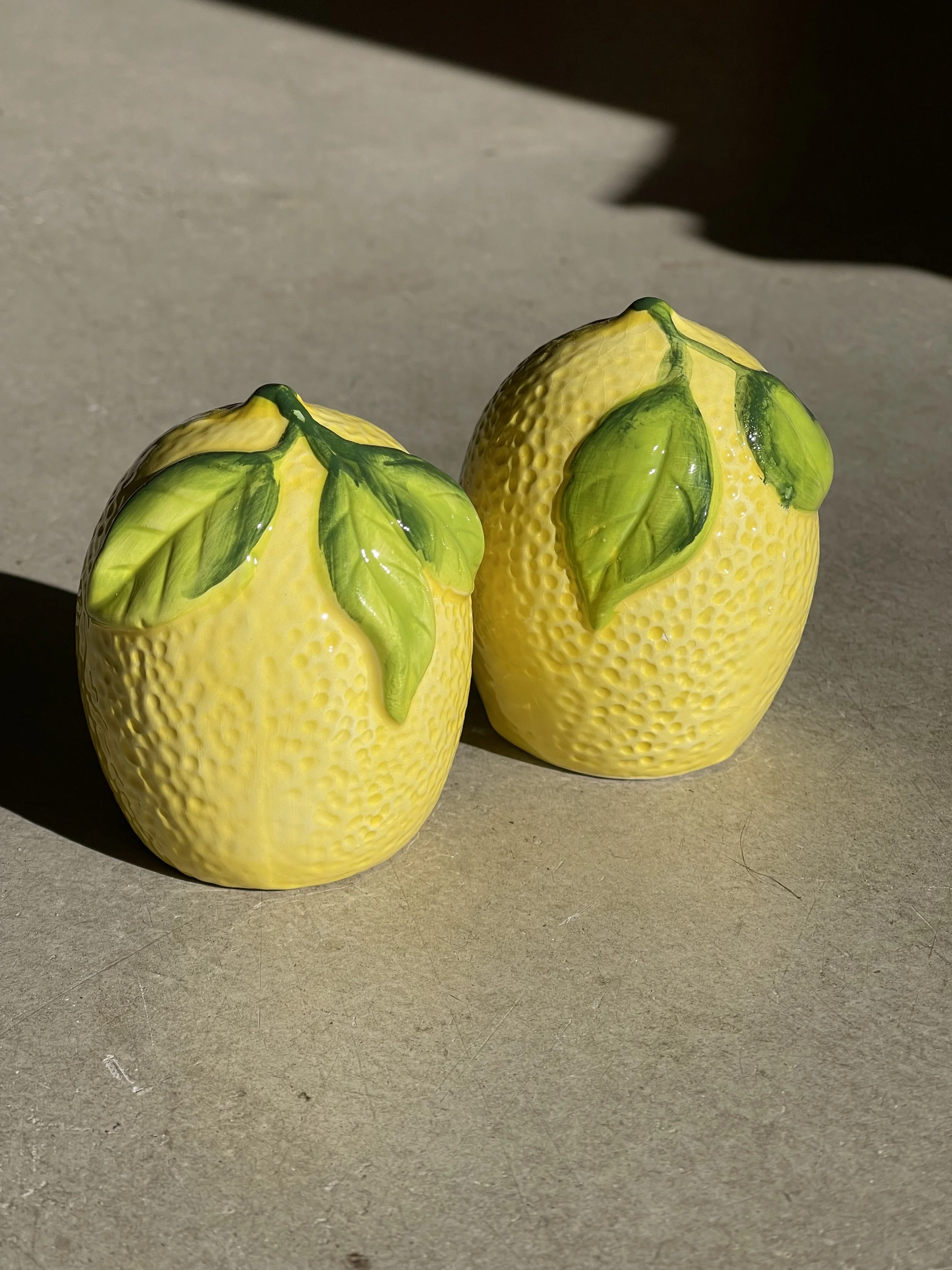 Mediterranean lemon ceramic yellow salt and pepper shakers set. Dopamine decor and colourful homeware available in Ruby's Designs giftshop in Looe, Cornwall.