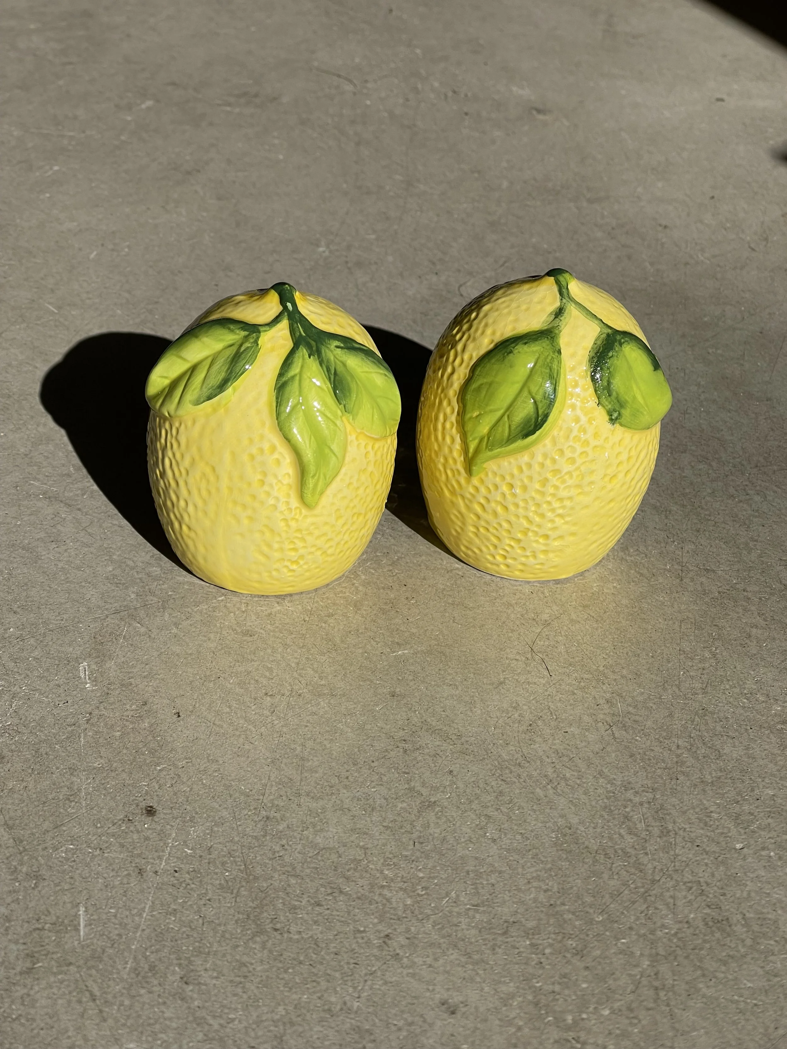 Mediterranean lemon ceramic yellow salt and pepper shakers set. Dopamine decor and colourful homeware available in Ruby's Designs giftshop in Looe, Cornwall.