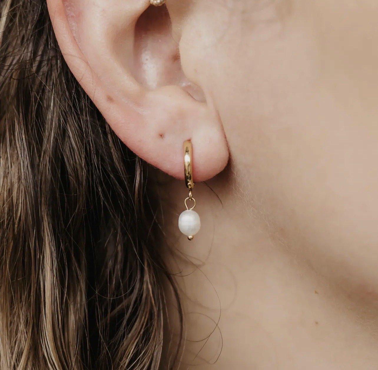 Freshwater pearl huggie hoop earrings