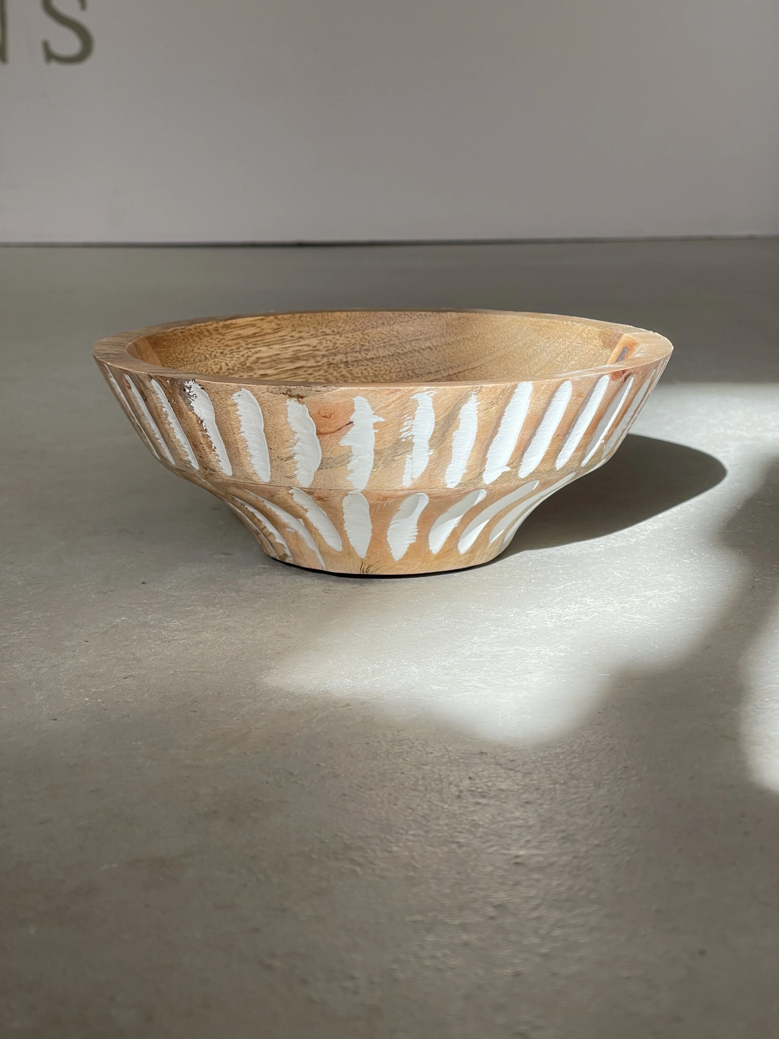 Patterned serving bowl