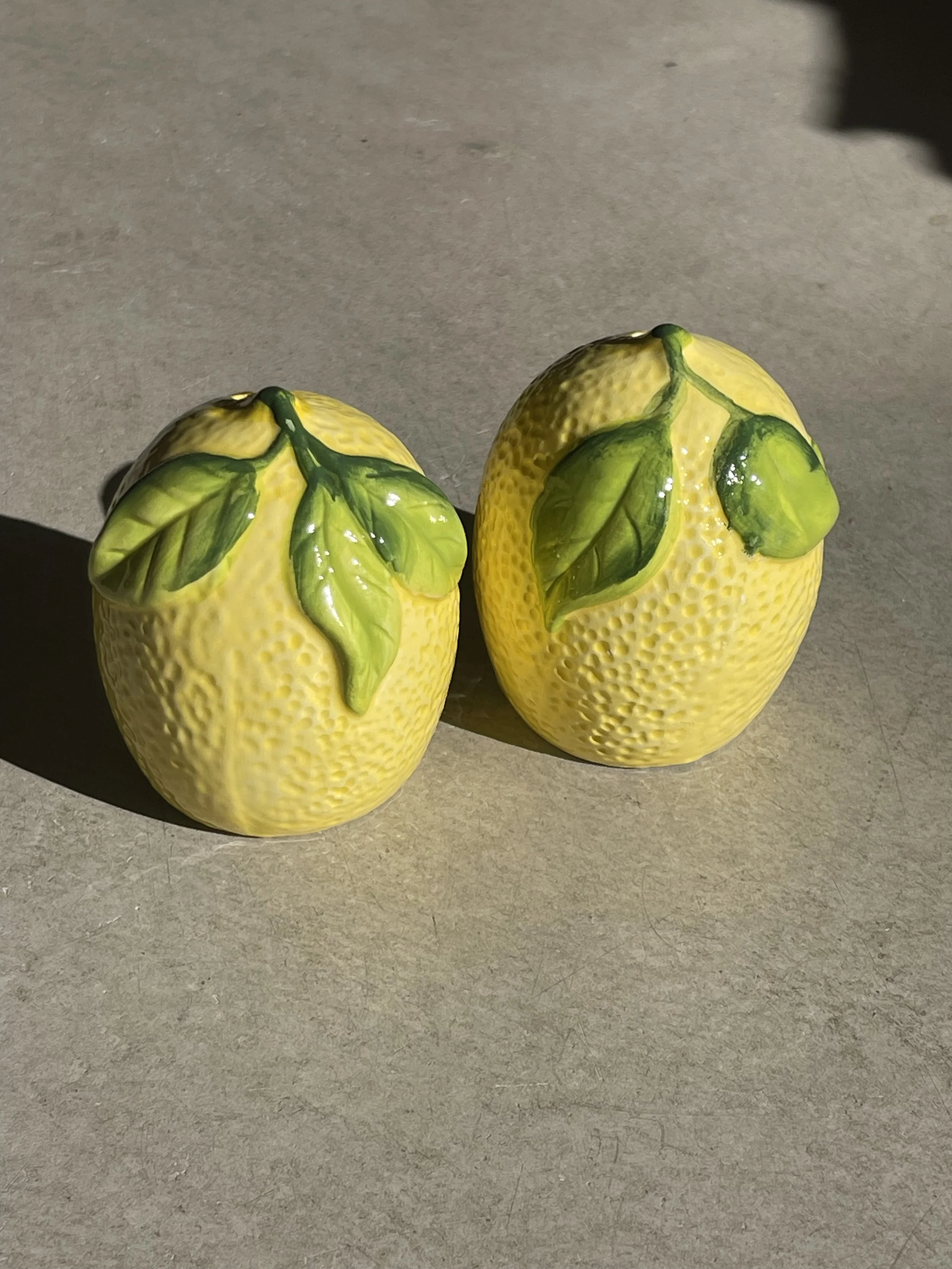 Mediterranean lemon ceramic yellow salt and pepper shakers set. Dopamine decor and colourful homeware available in Ruby's Designs giftshop in Looe, Cornwall.