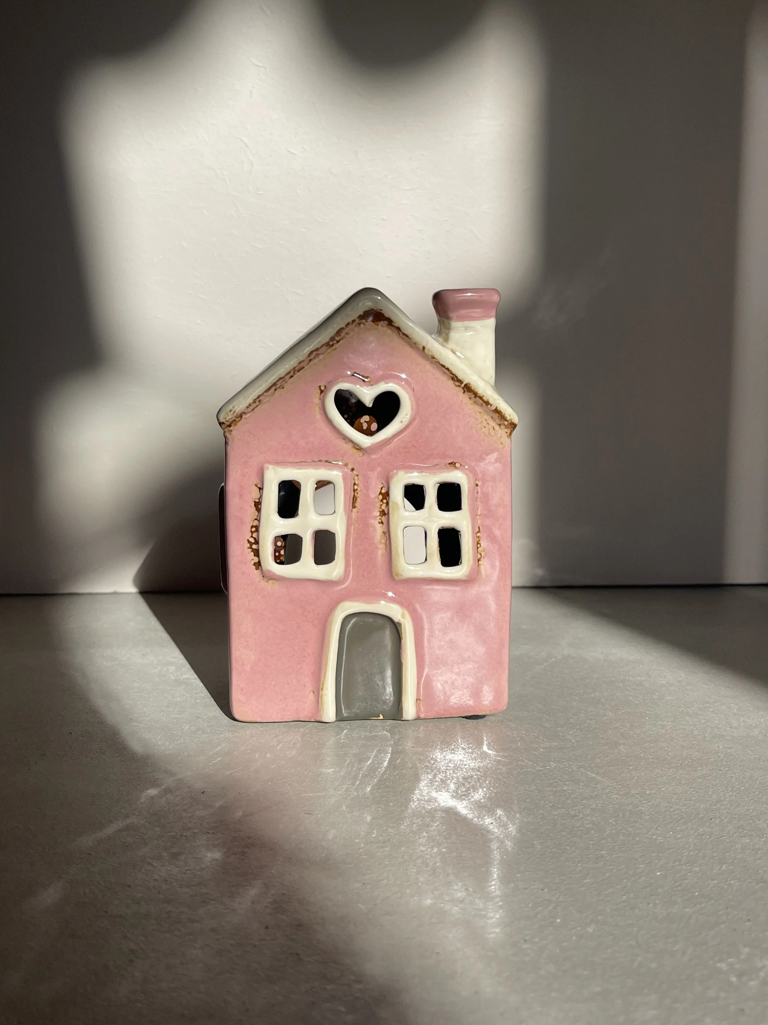 Pink heart ceramic house wax burner