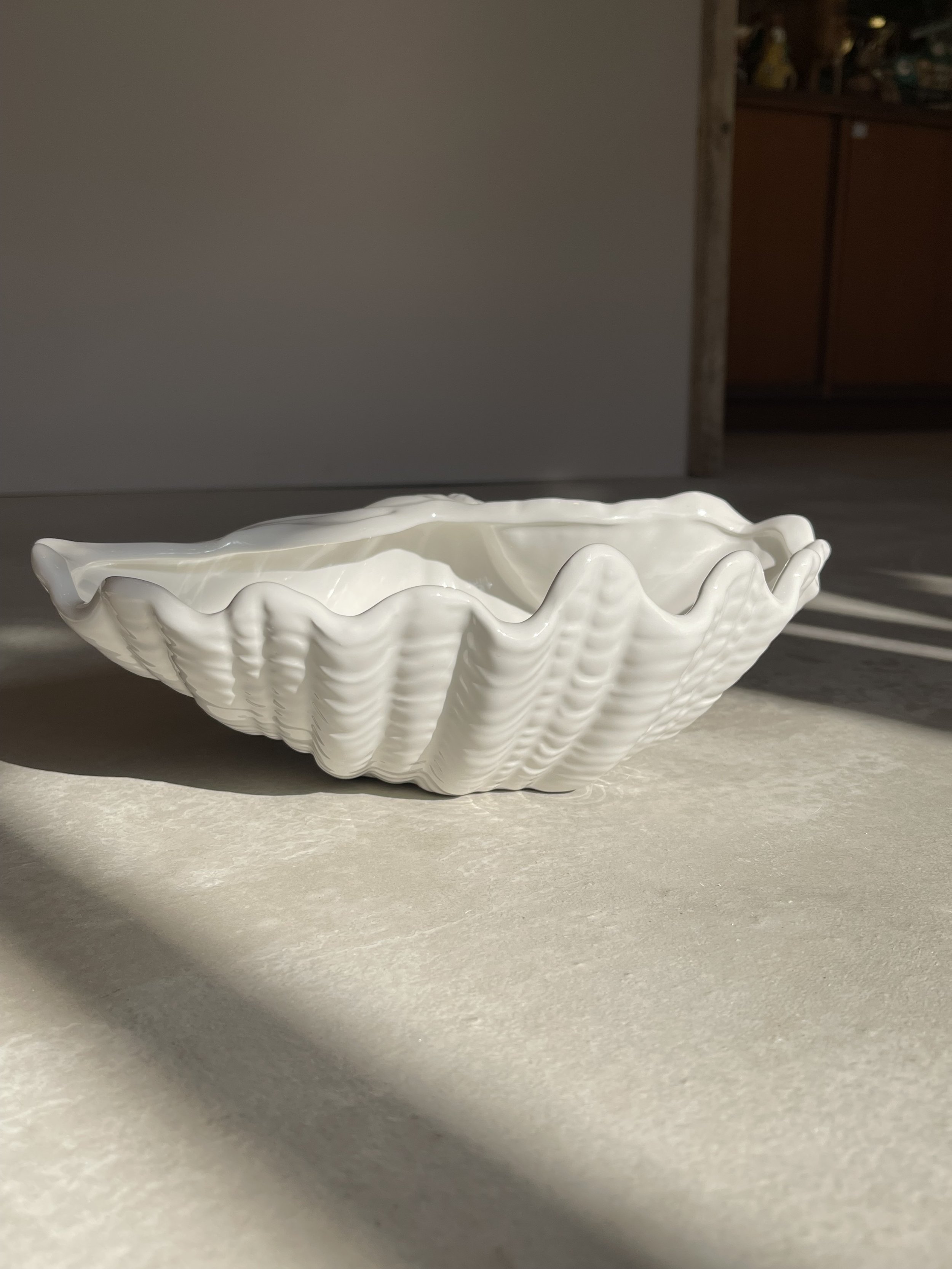 White ceramic clam bowl