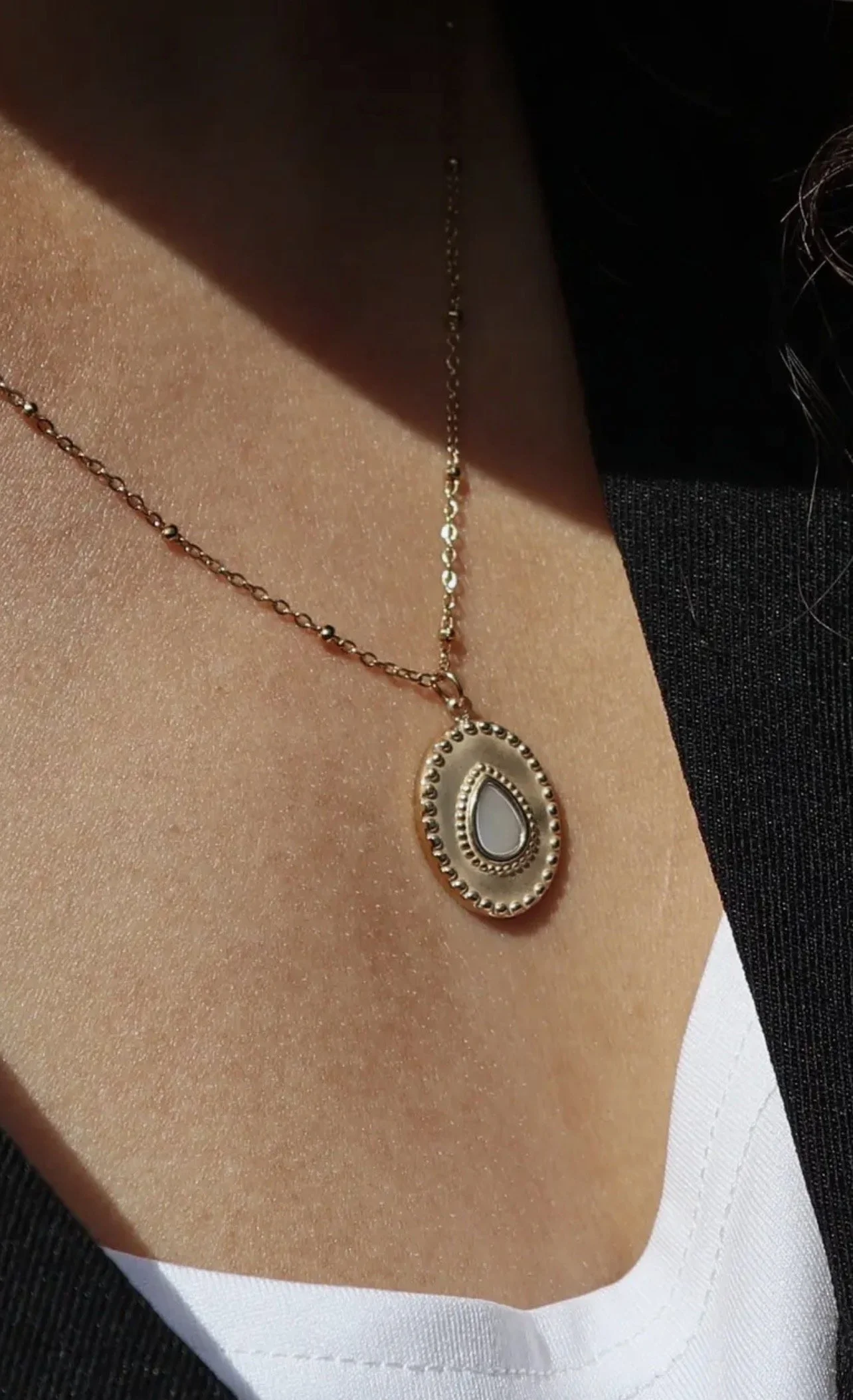Mother of pearl gold necklace